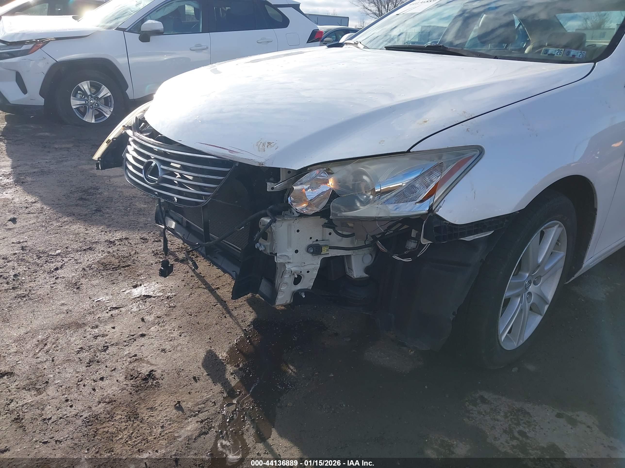 LEXUS ES image 6