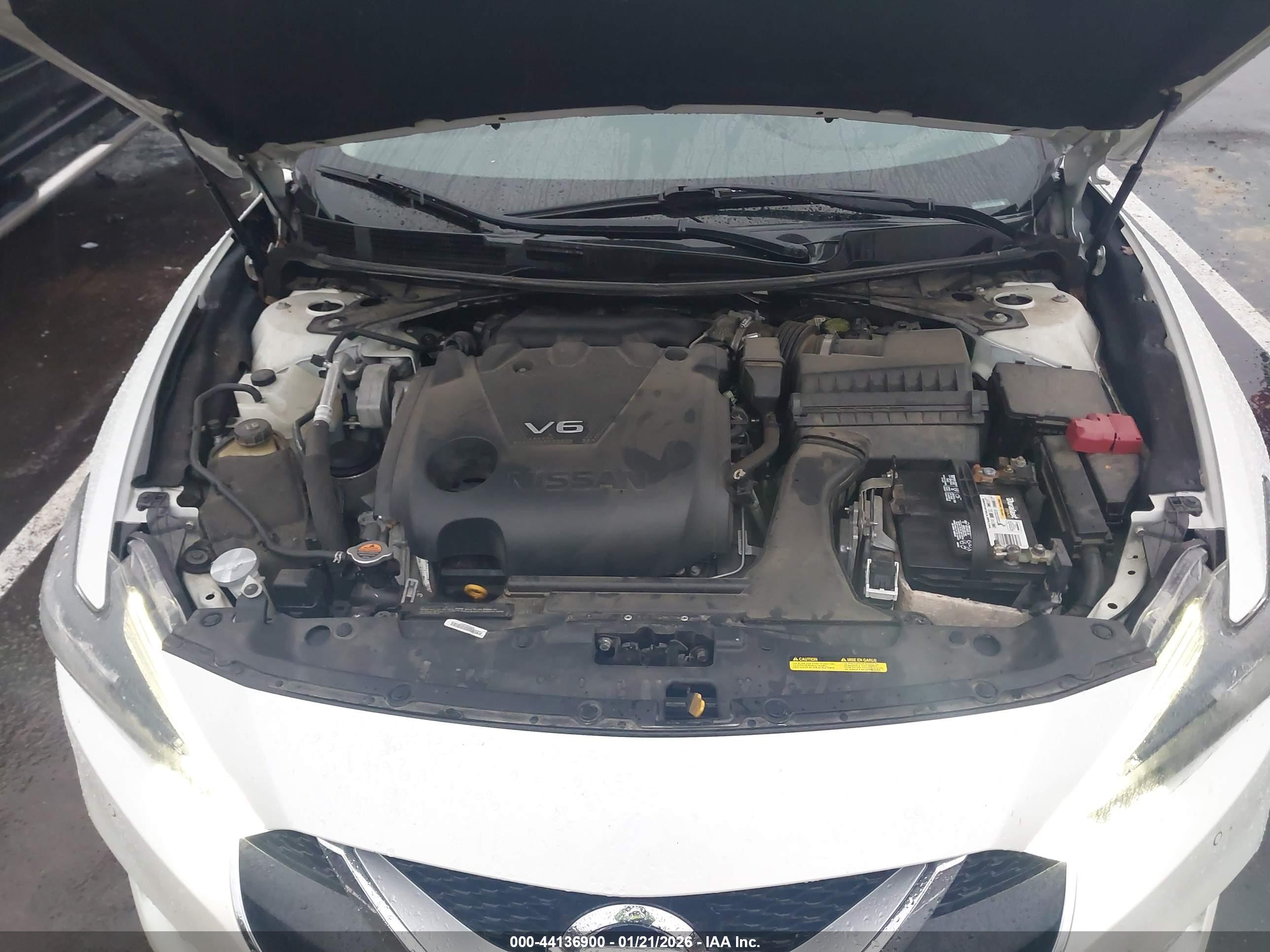 NISSAN MAXIMA image 10