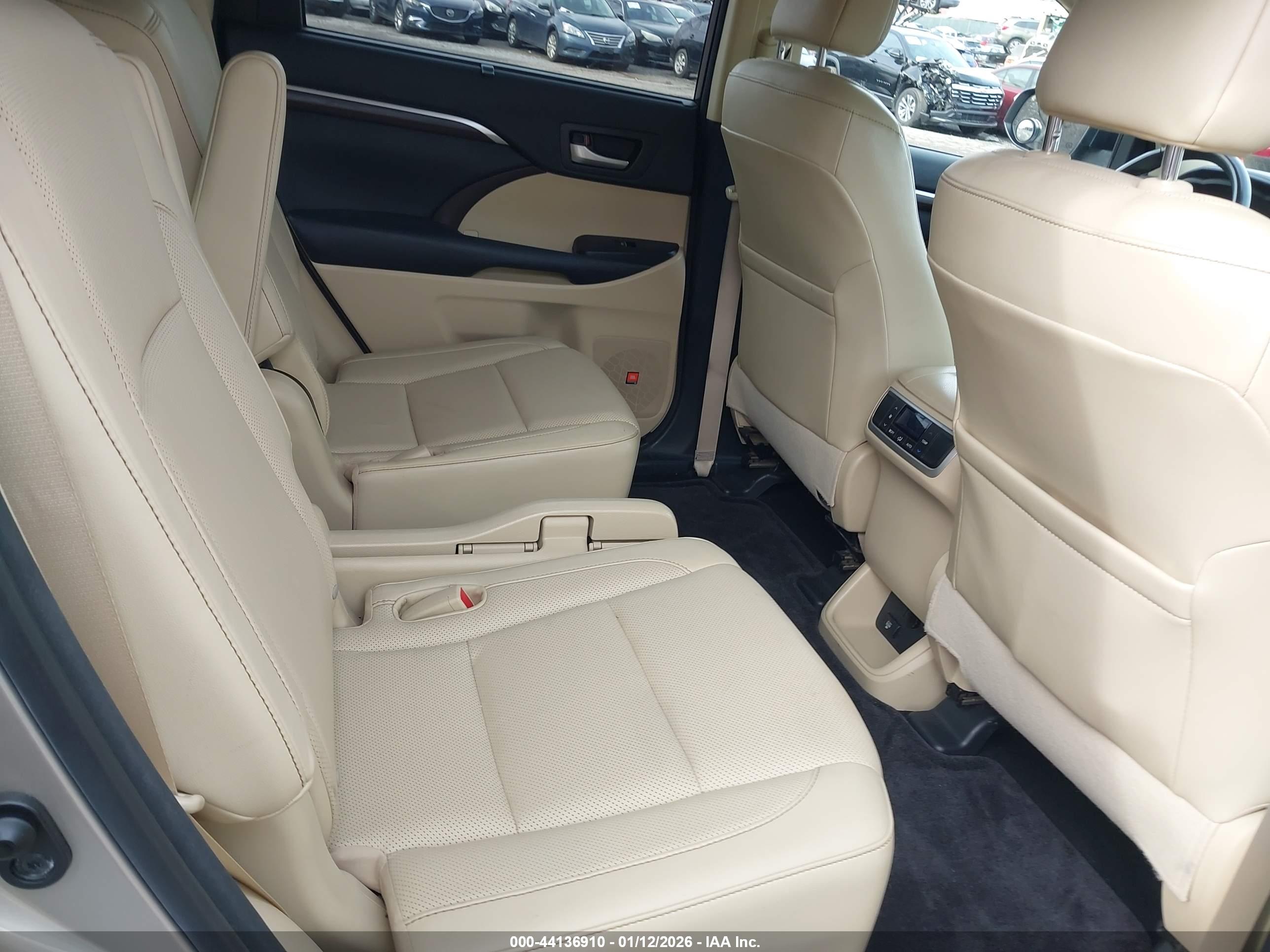 TOYOTA HIGHLANDER image 8