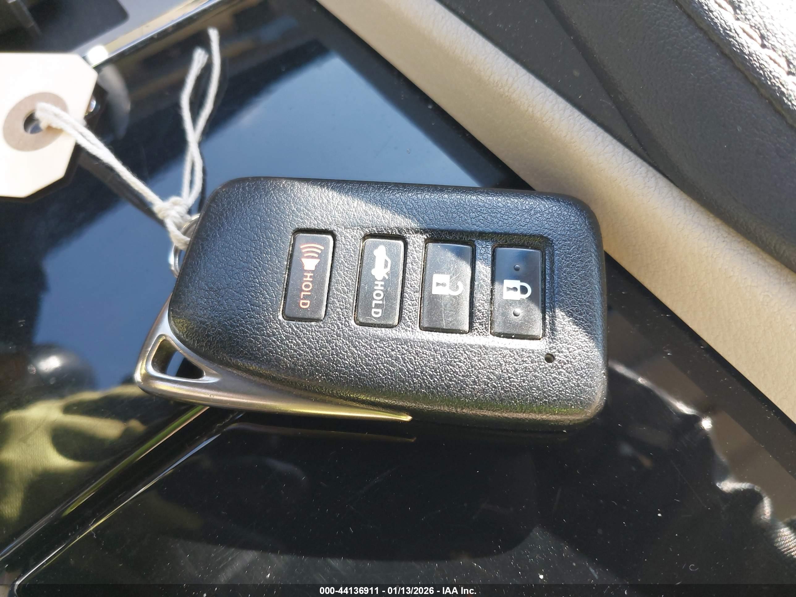 LEXUS ES image 11