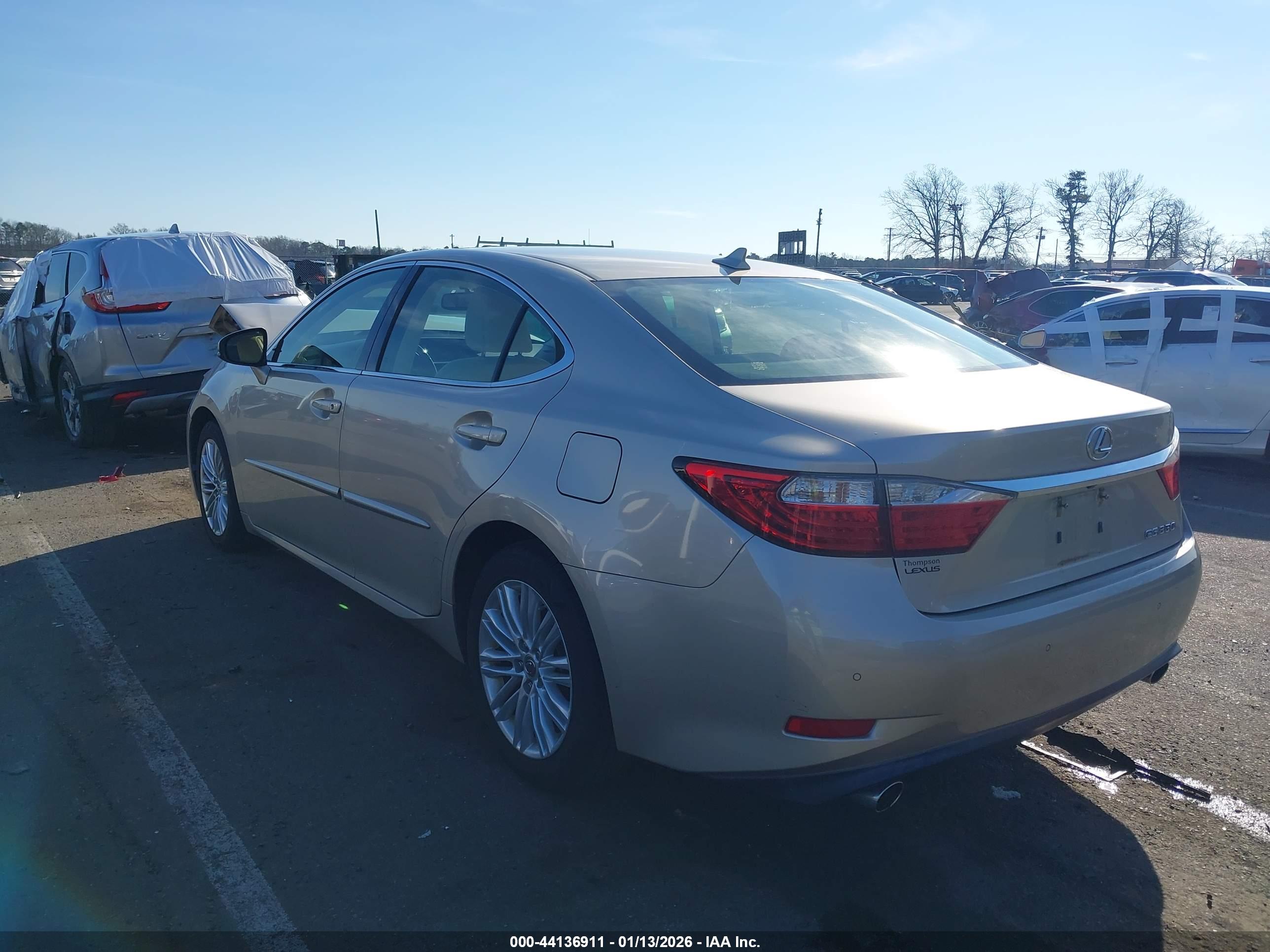 LEXUS ES image 3