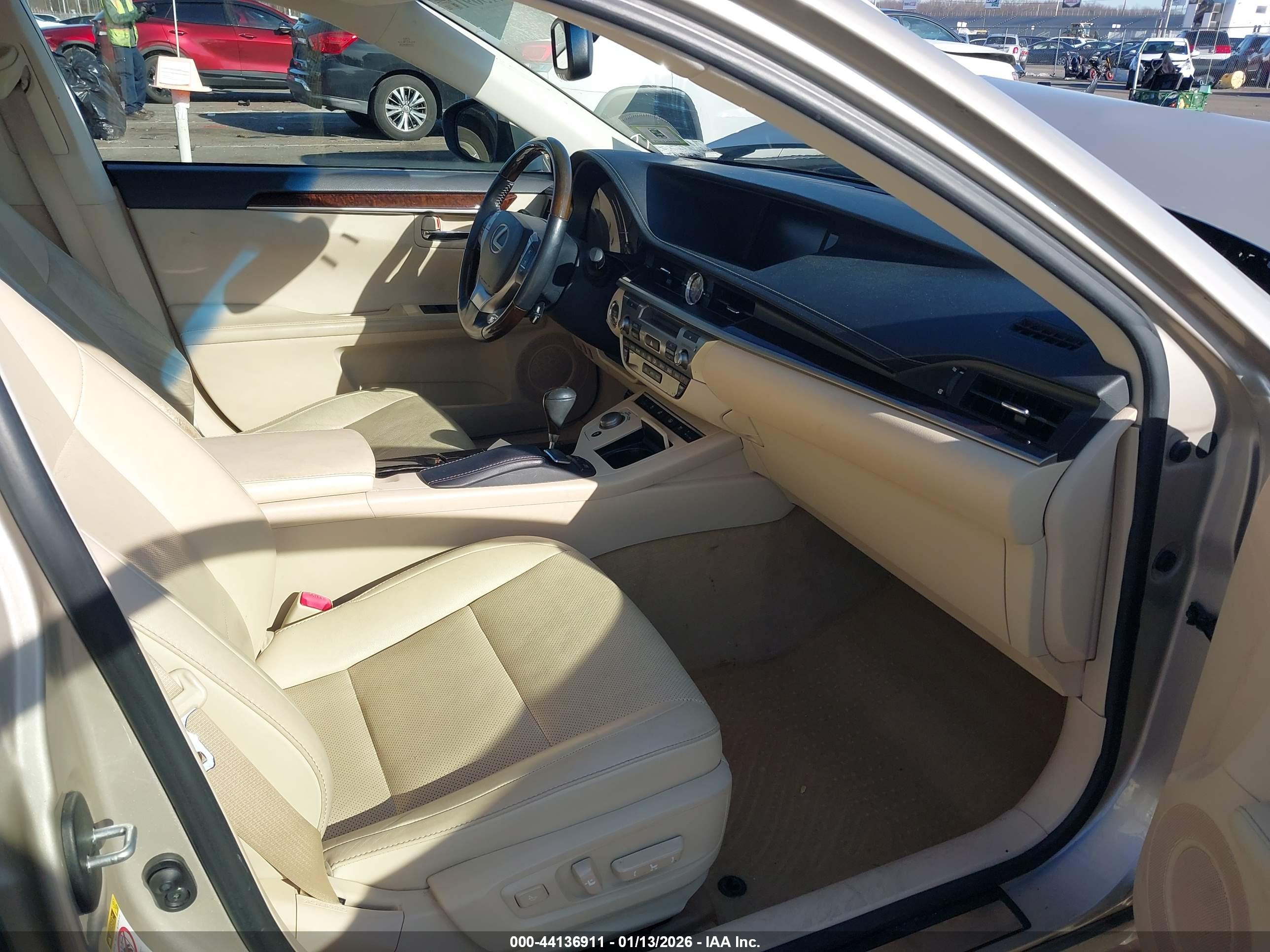 LEXUS ES image 5