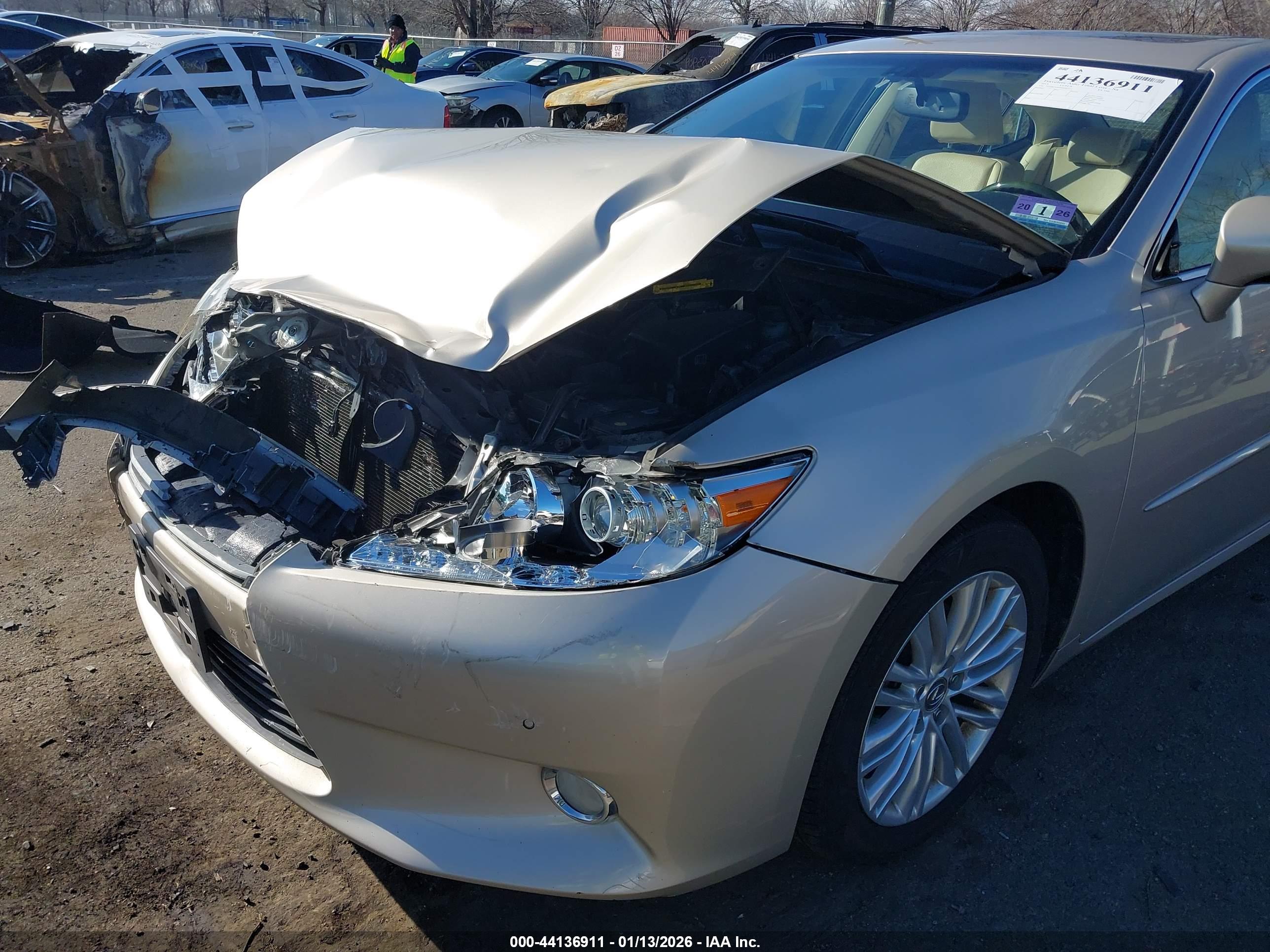 LEXUS ES image 6