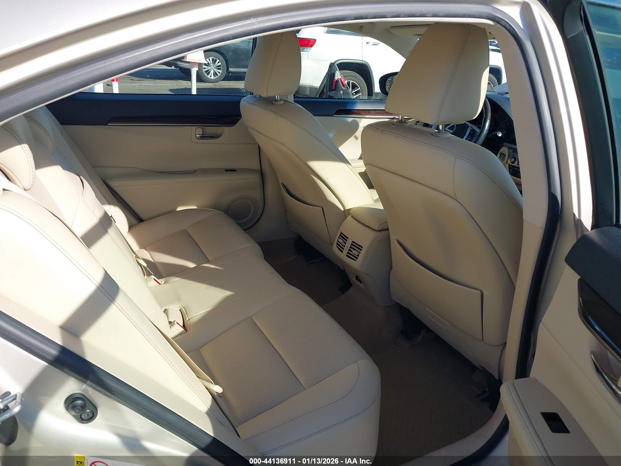 LEXUS ES image 8