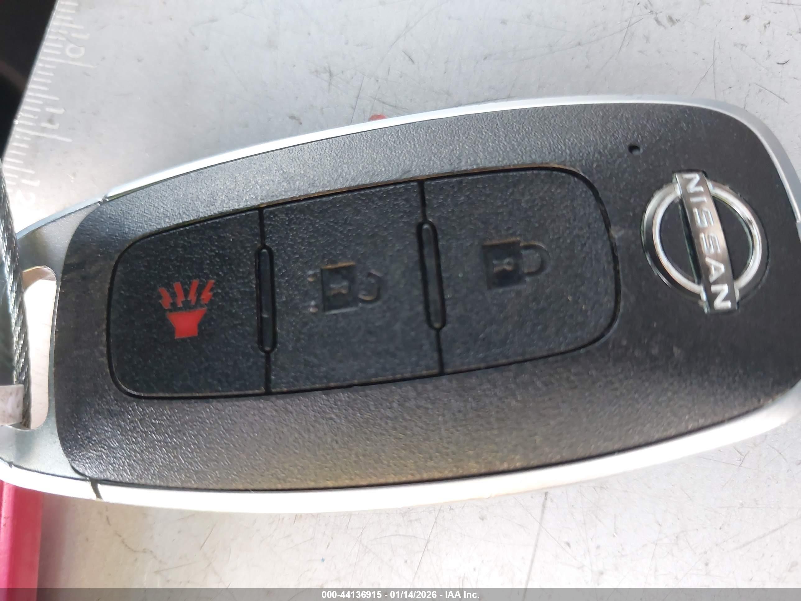 NISSAN ROGUE image 11