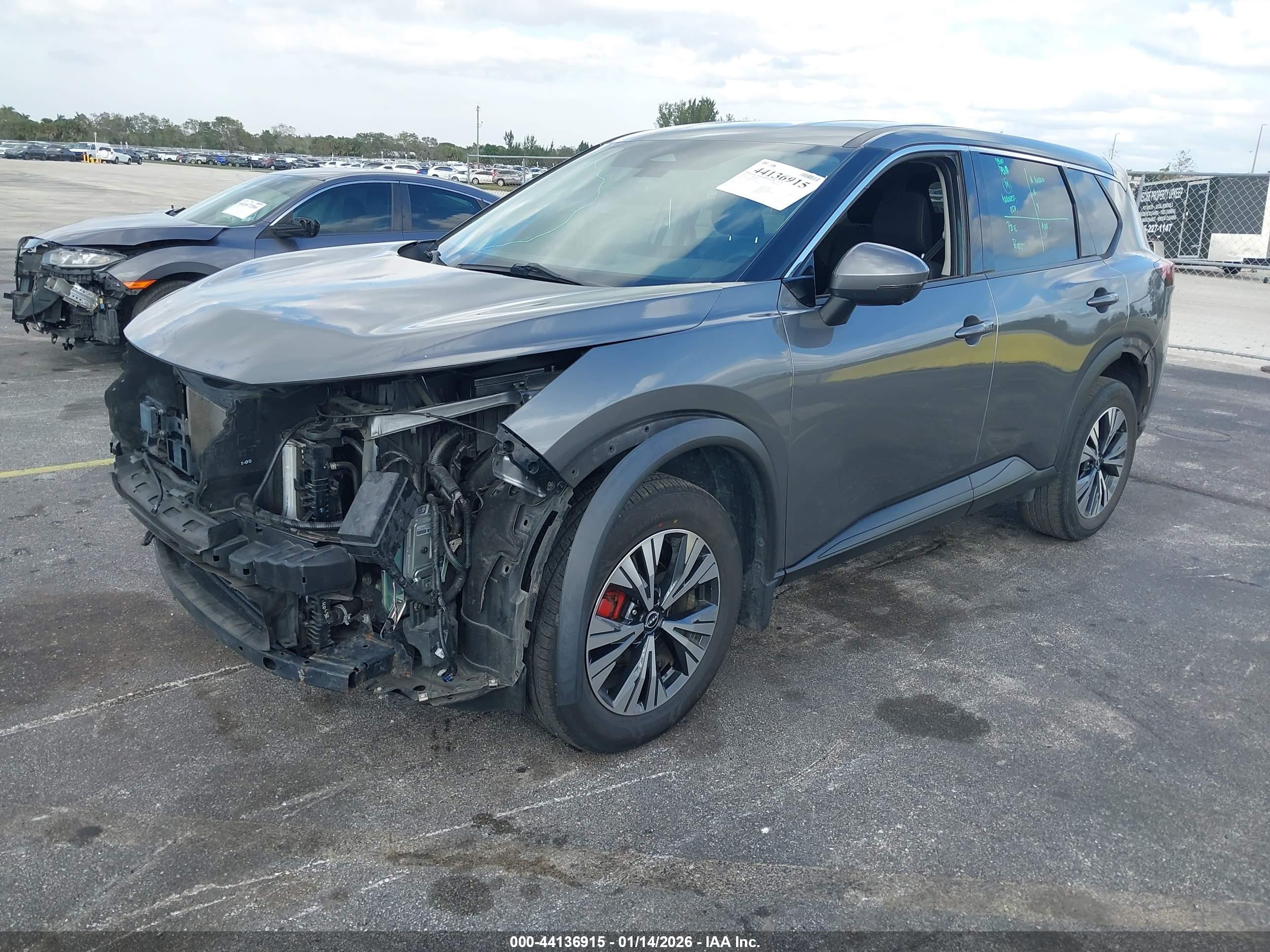 NISSAN ROGUE image 2