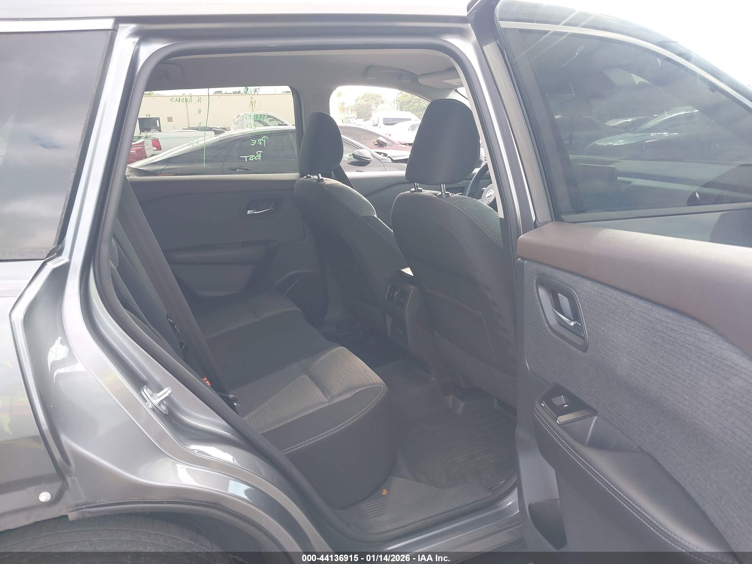 NISSAN ROGUE image 8