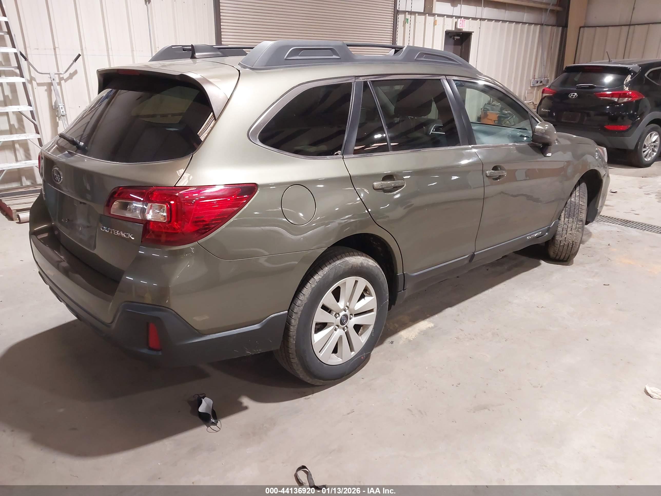 SUBARU OUTBACK image 4