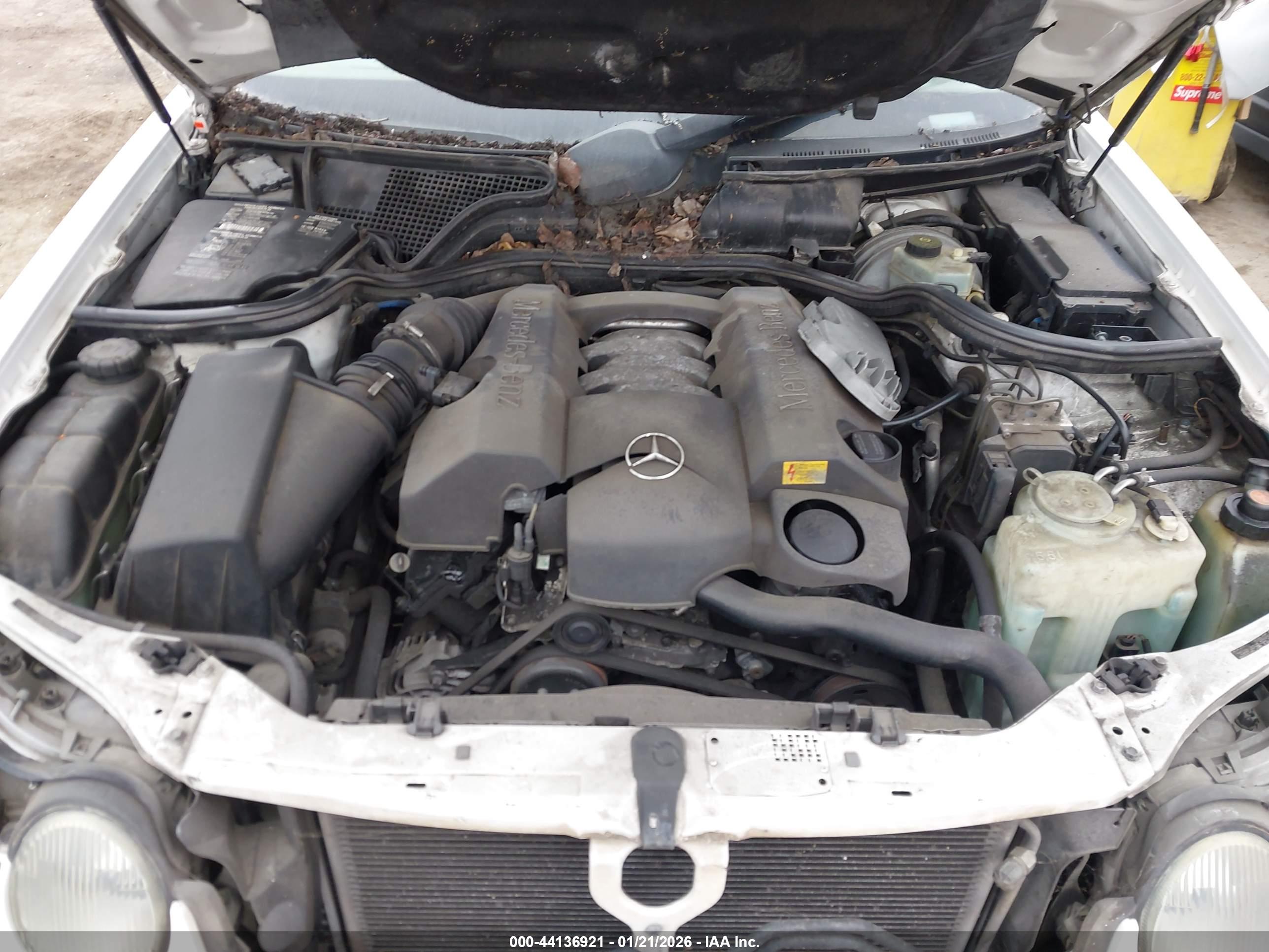 MERCEDES-BENZ E image 10