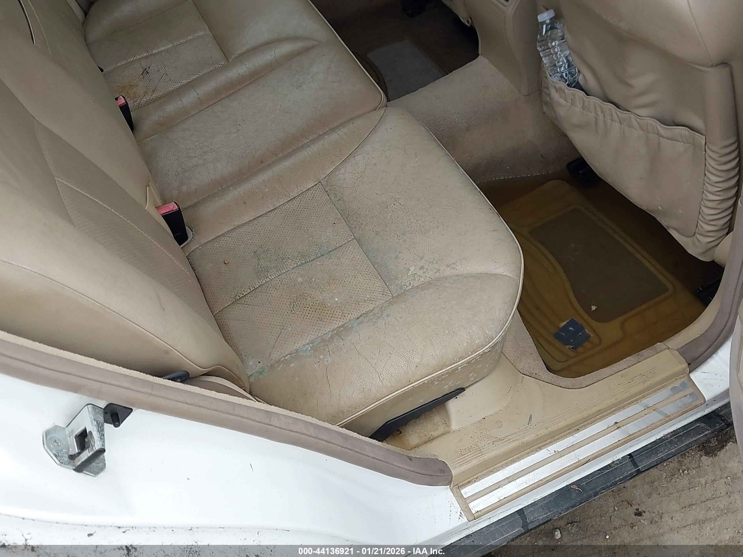 MERCEDES-BENZ E image 6