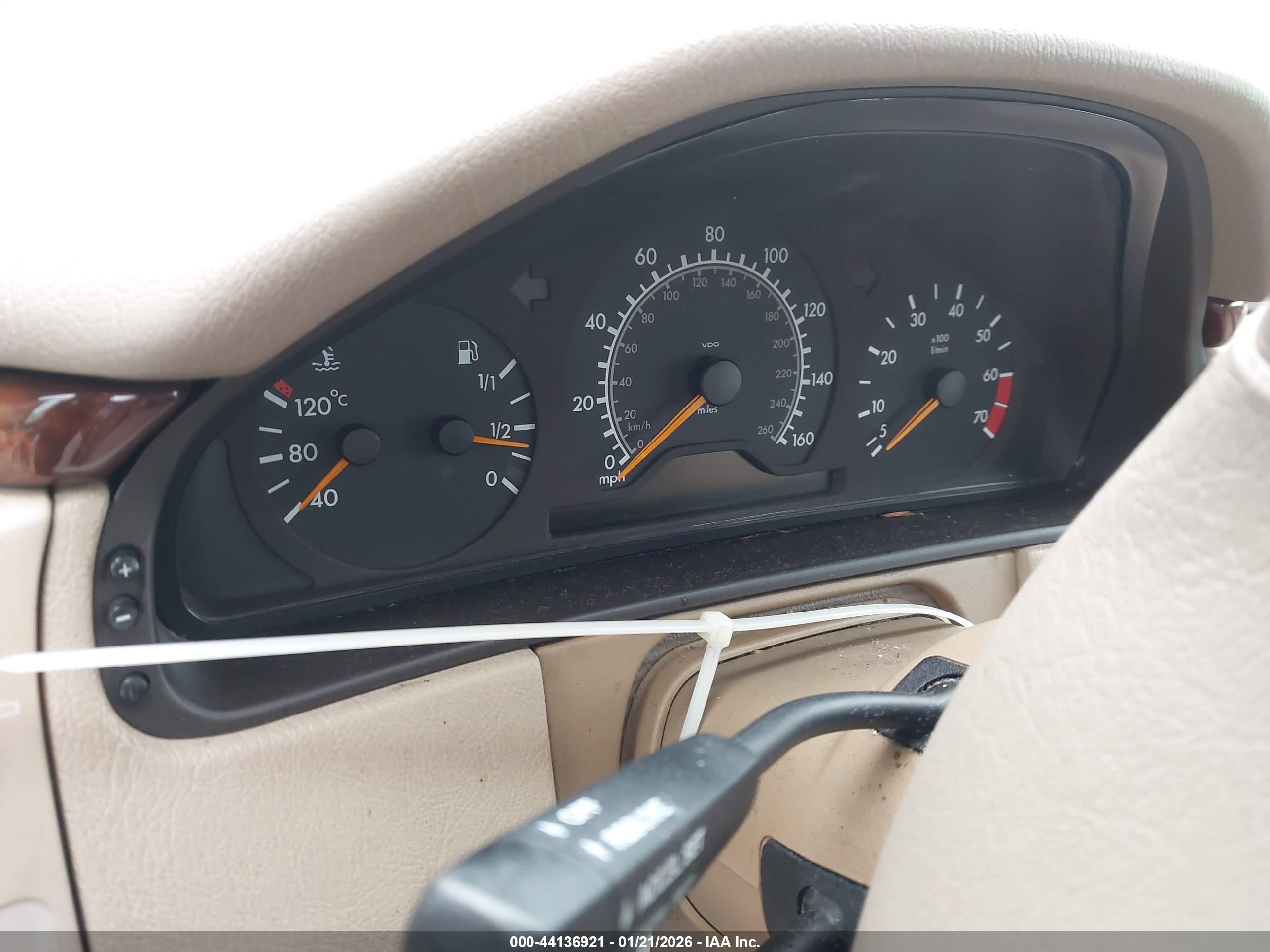 MERCEDES-BENZ E image 7