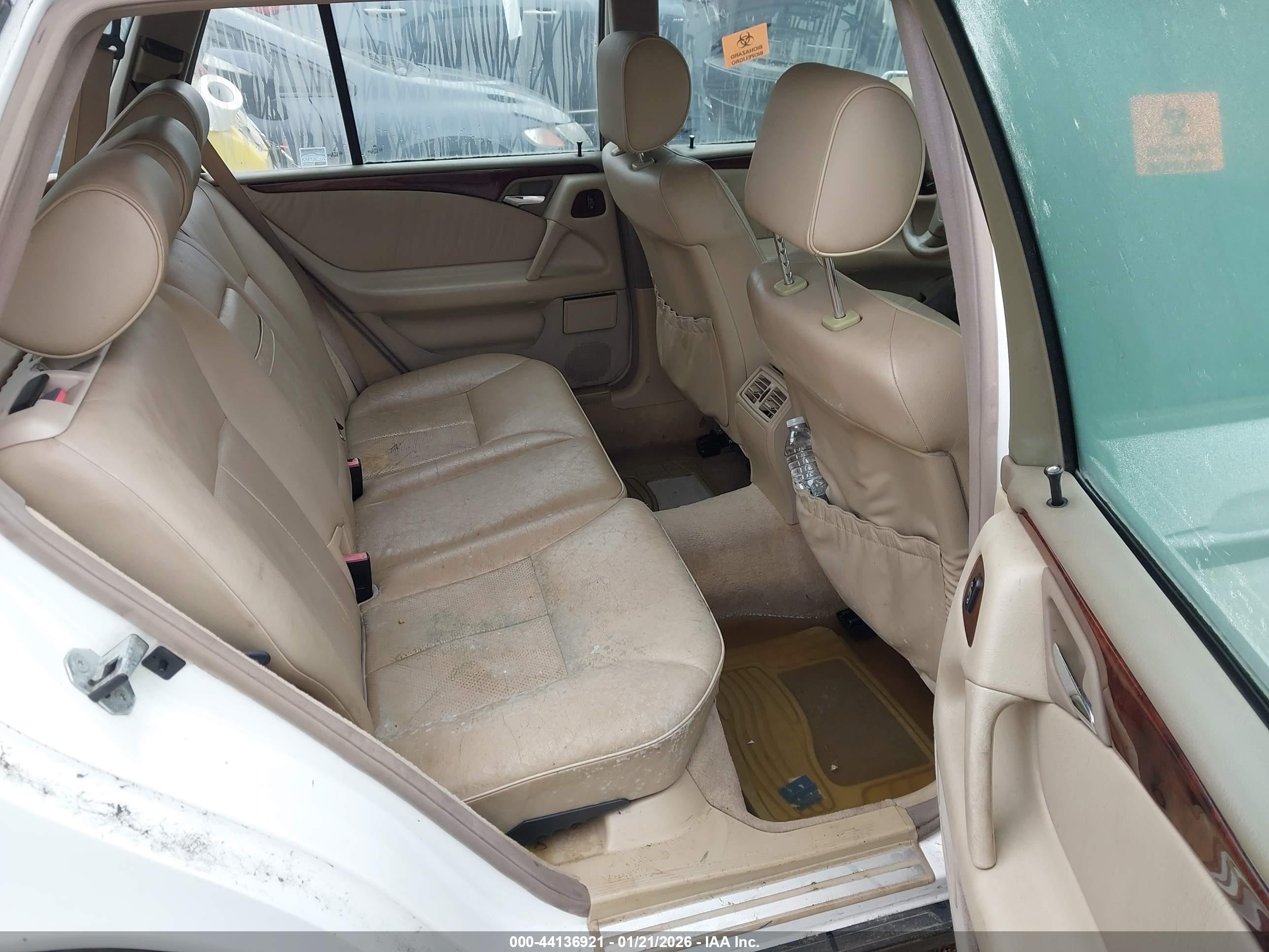 MERCEDES-BENZ E image 8