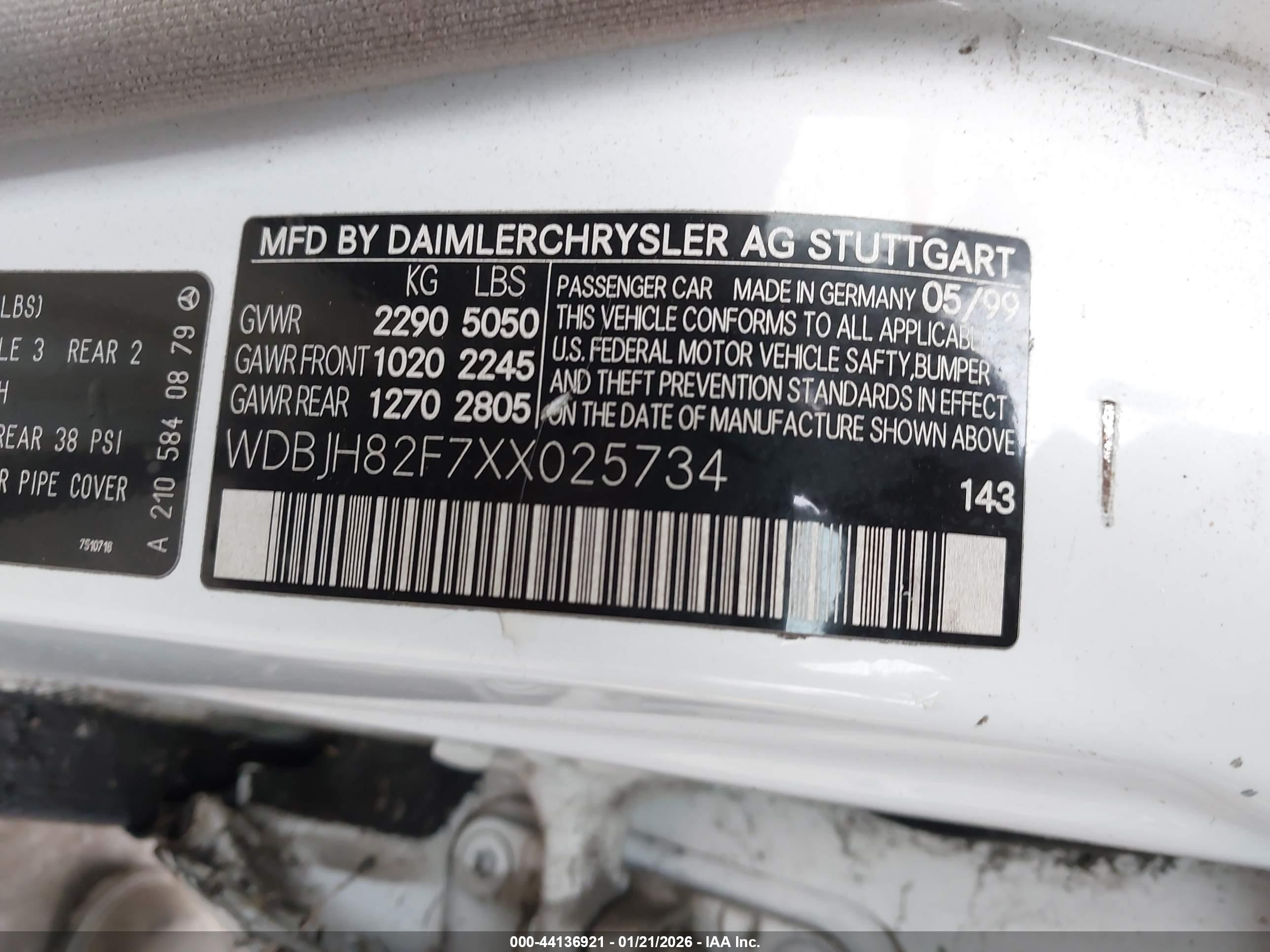 MERCEDES-BENZ E image 9