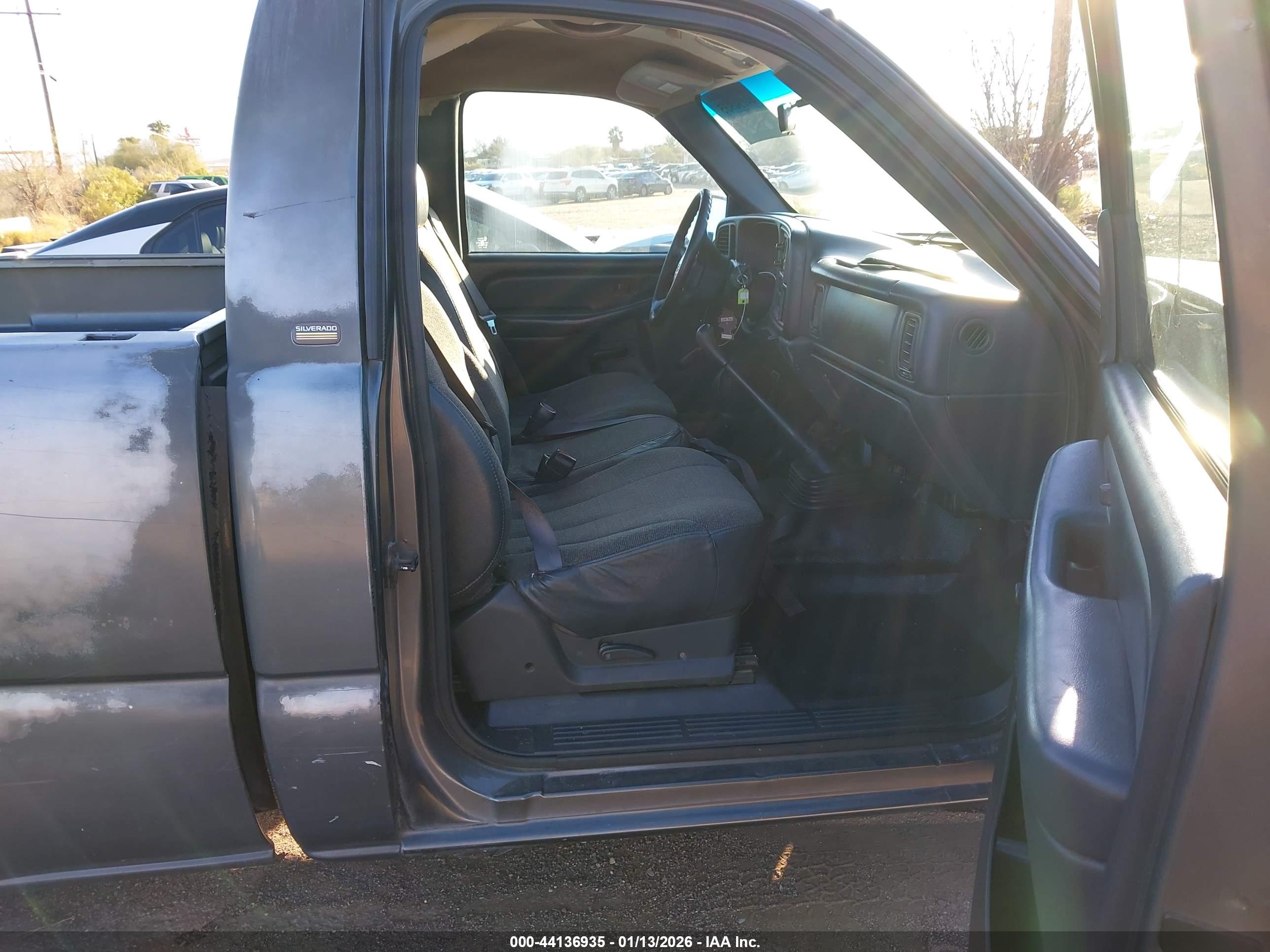 CHEVROLET SILVERADO image 5