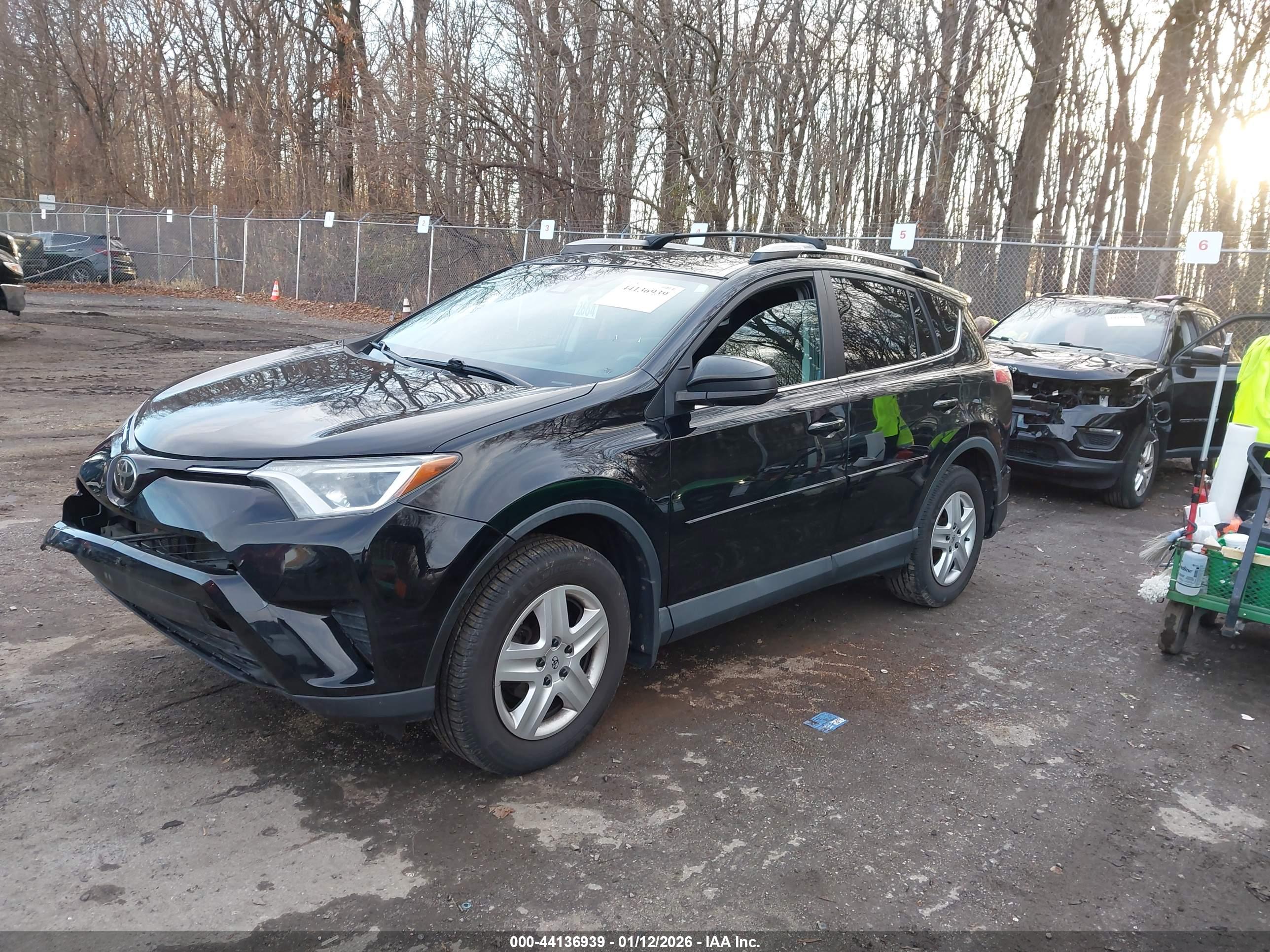 TOYOTA RAV4 image 2