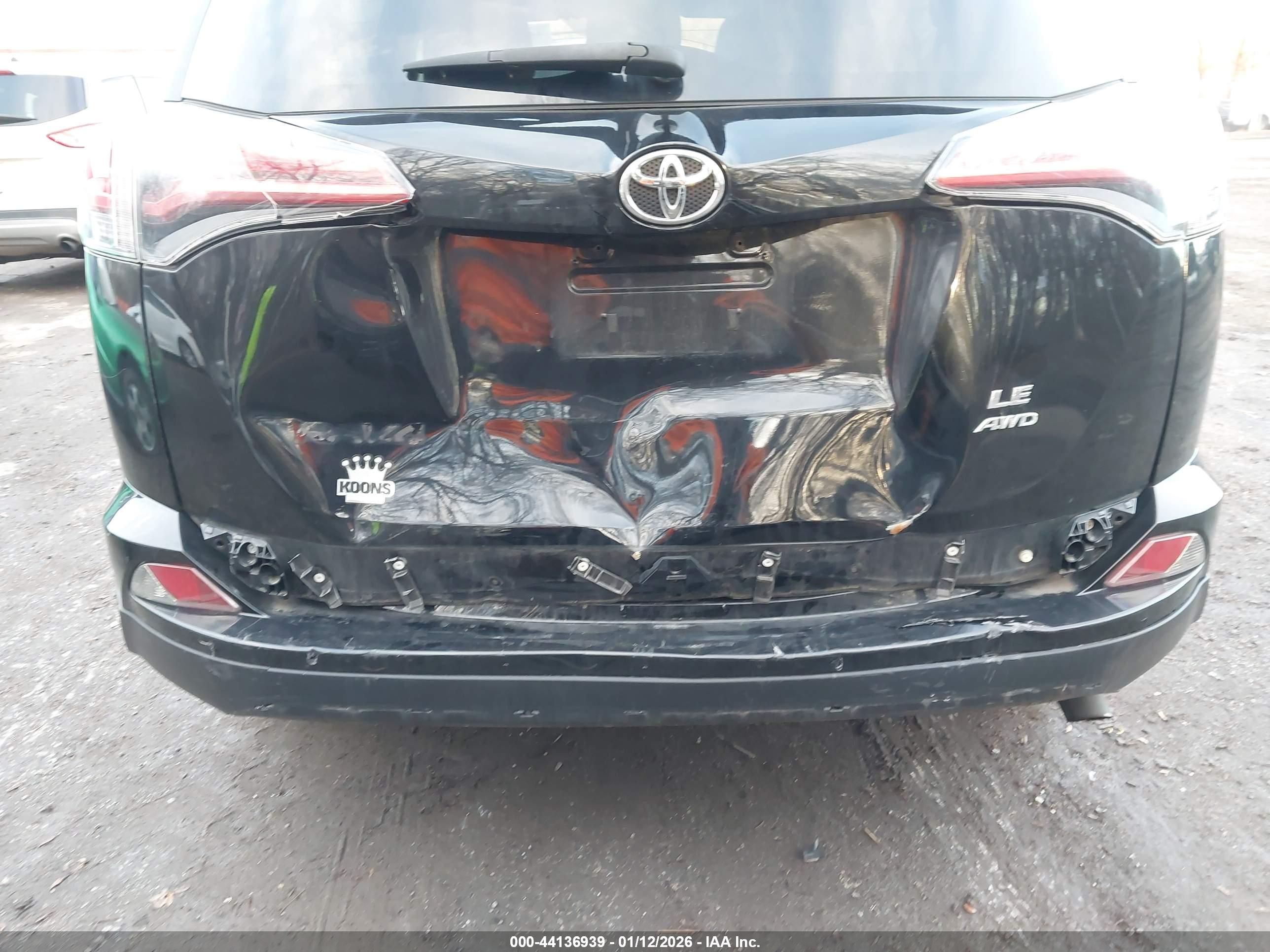 TOYOTA RAV4 image 6