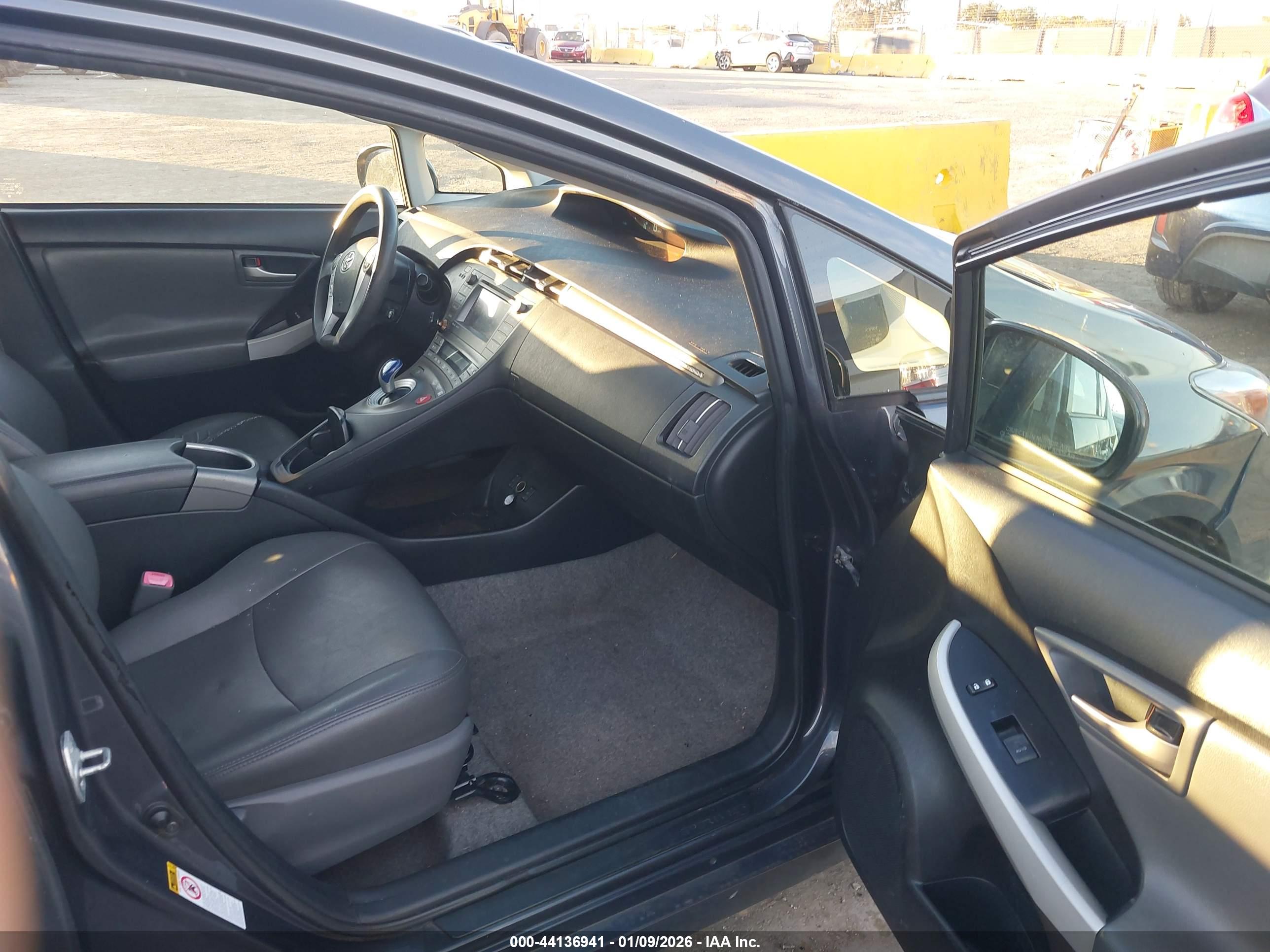 TOYOTA PRIUS image 5