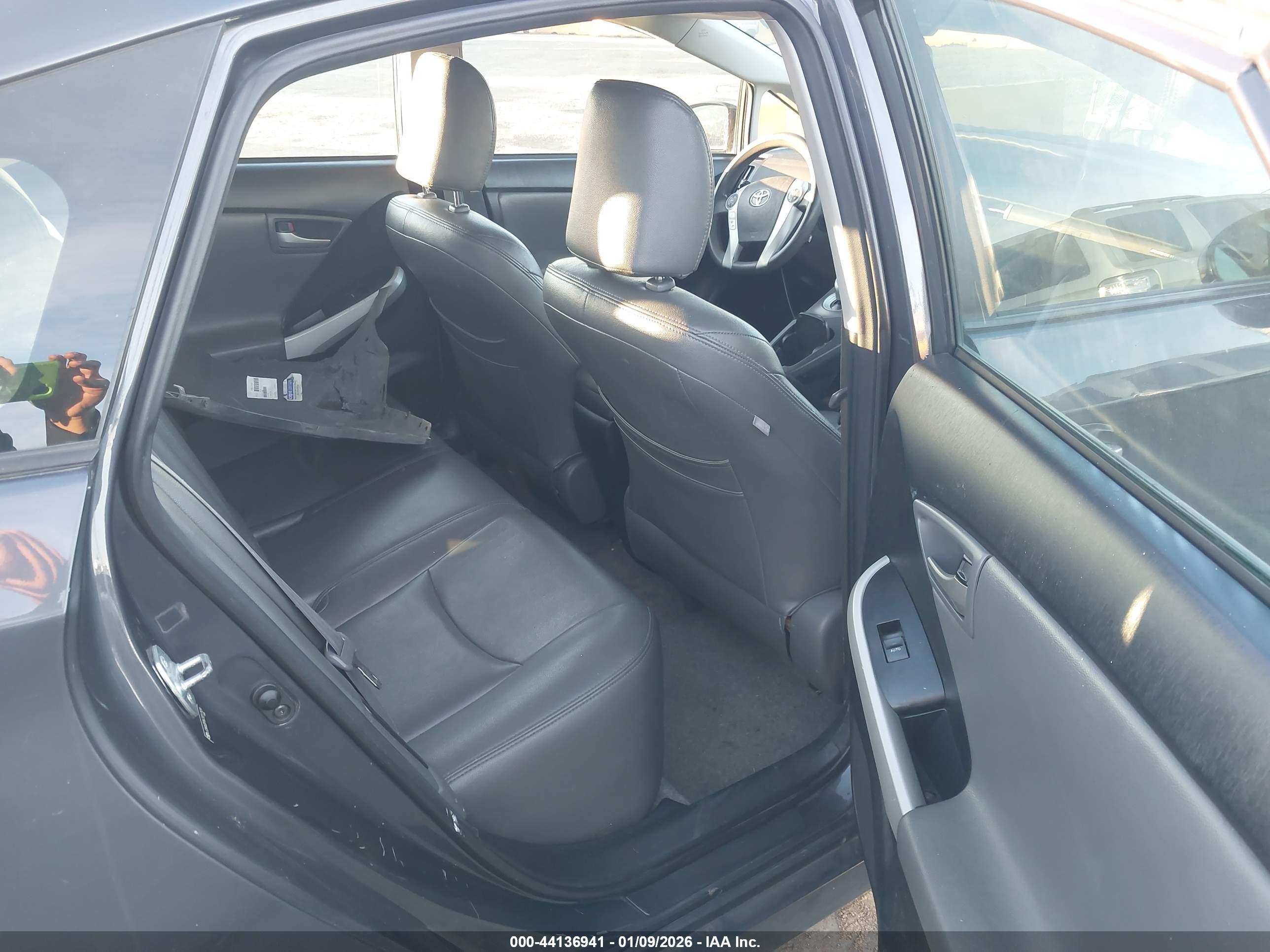 TOYOTA PRIUS image 8