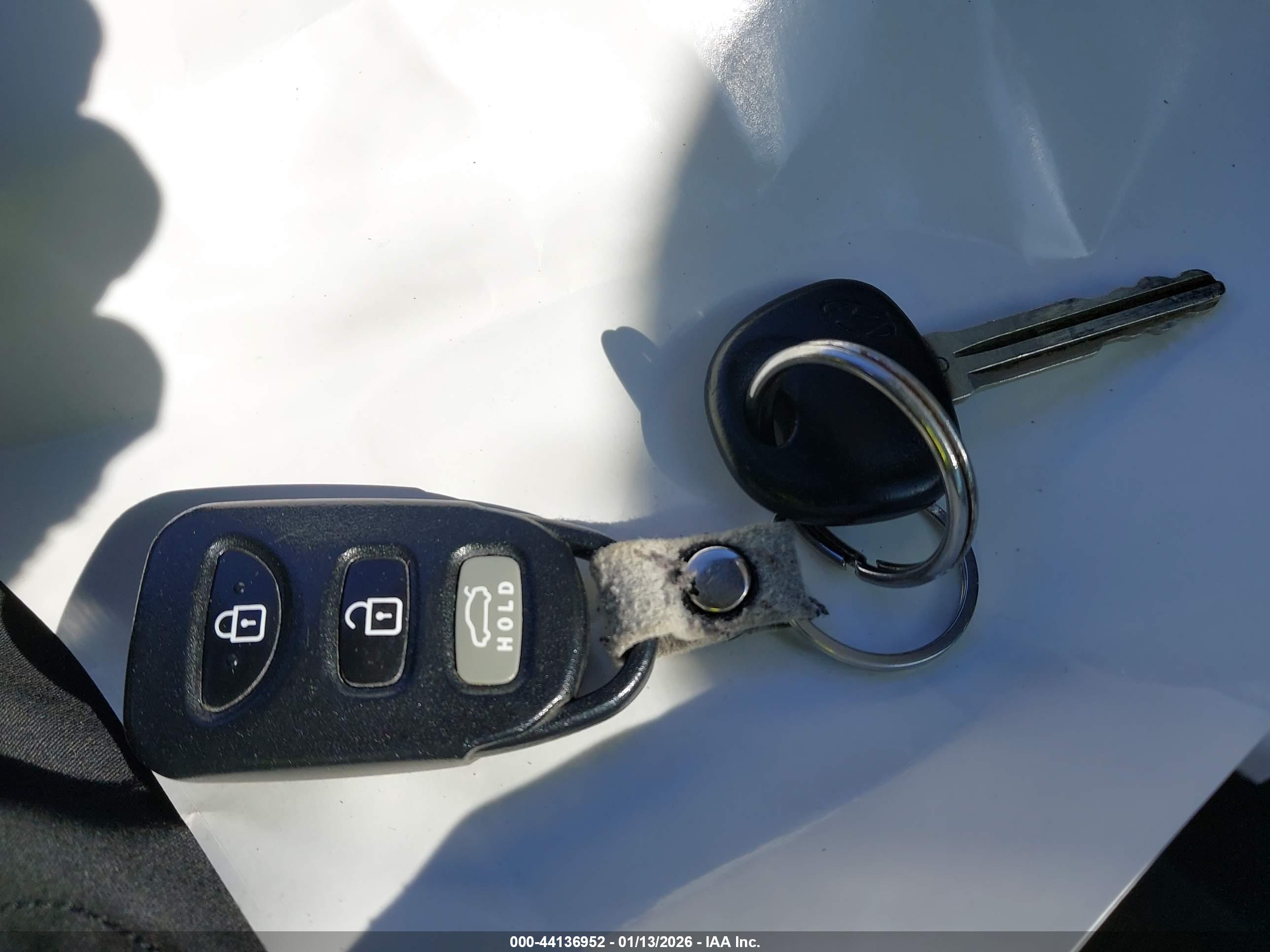 HYUNDAI ELANTRA image 11