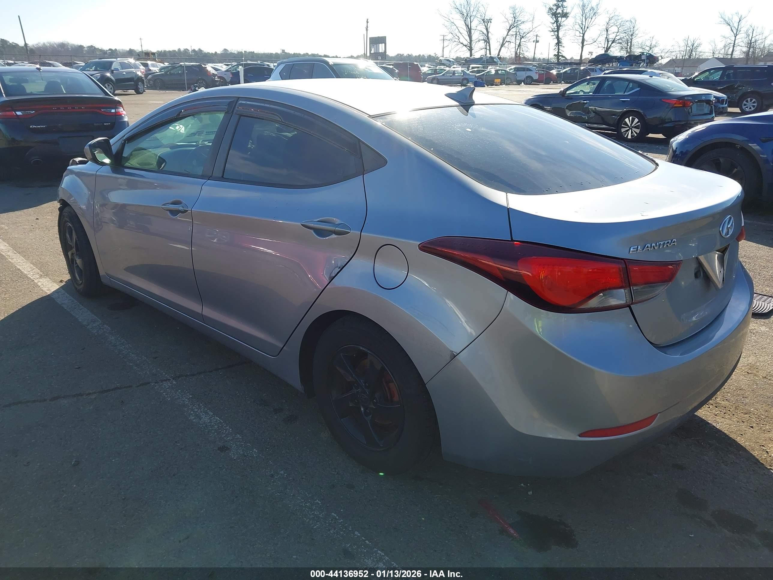 HYUNDAI ELANTRA image 3
