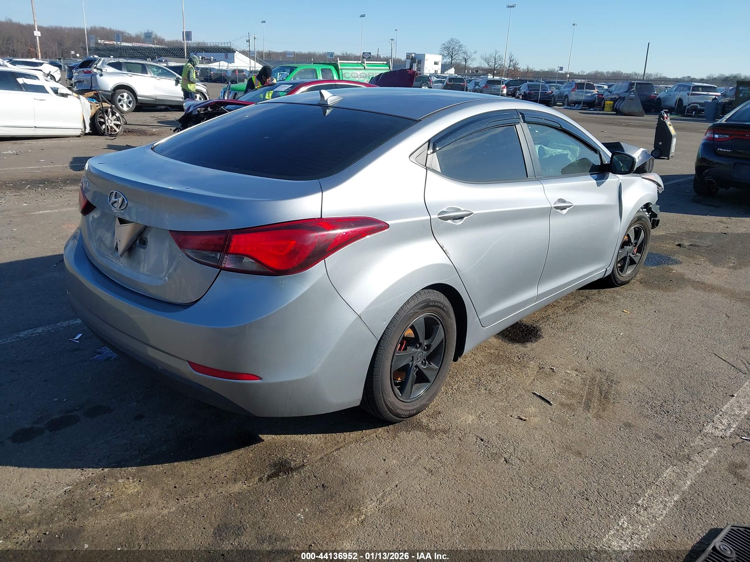 HYUNDAI ELANTRA image 4