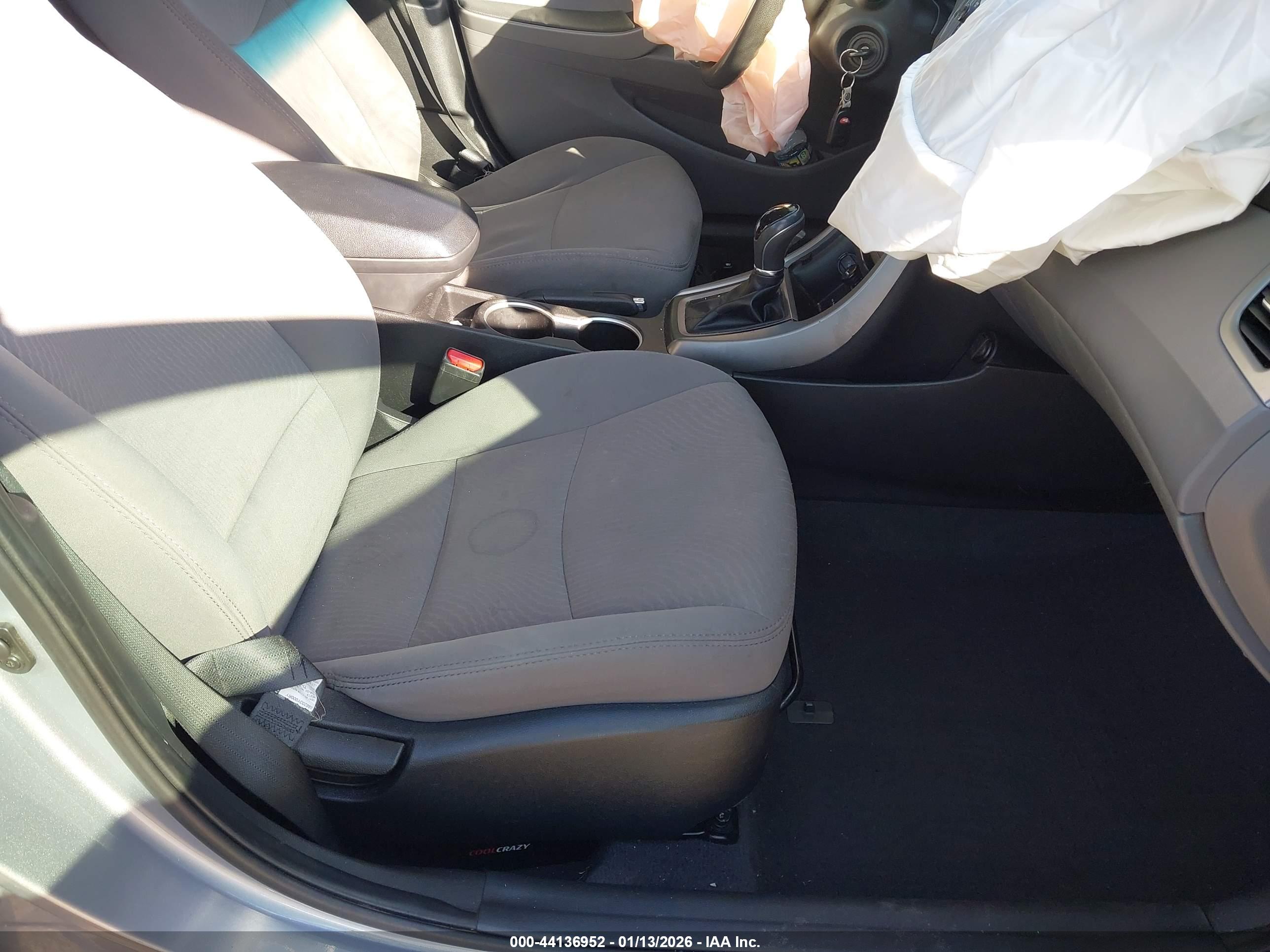 HYUNDAI ELANTRA image 5
