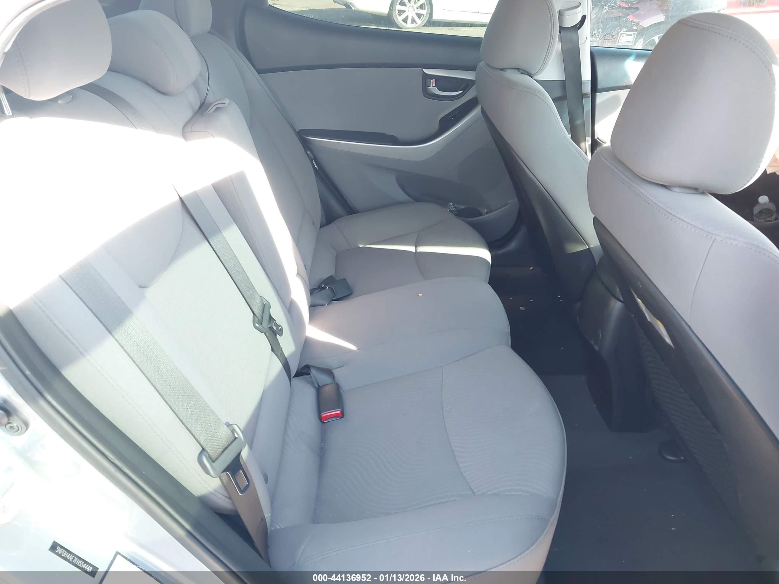 HYUNDAI ELANTRA image 8