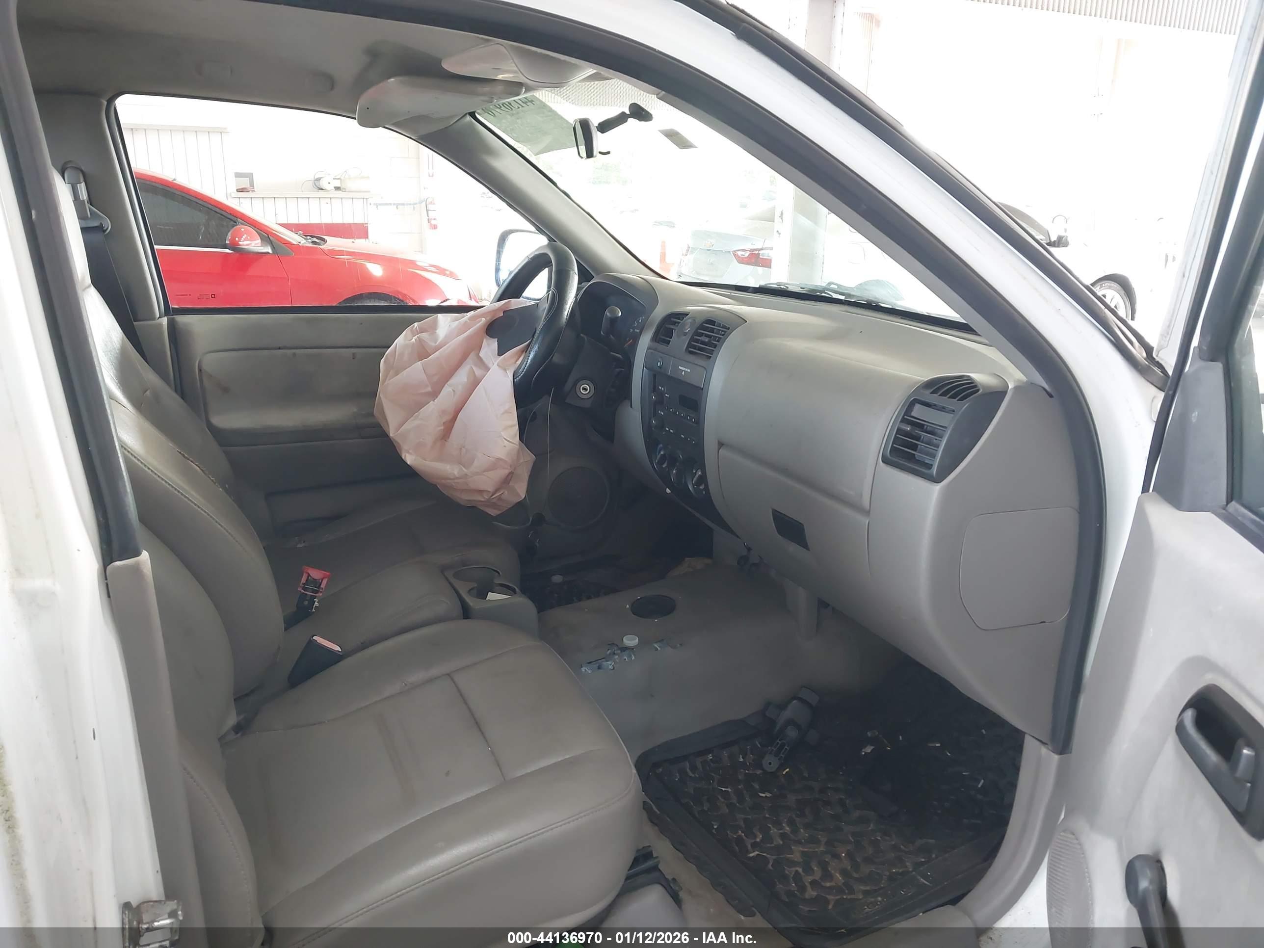CHEVROLET COLORADO image 5