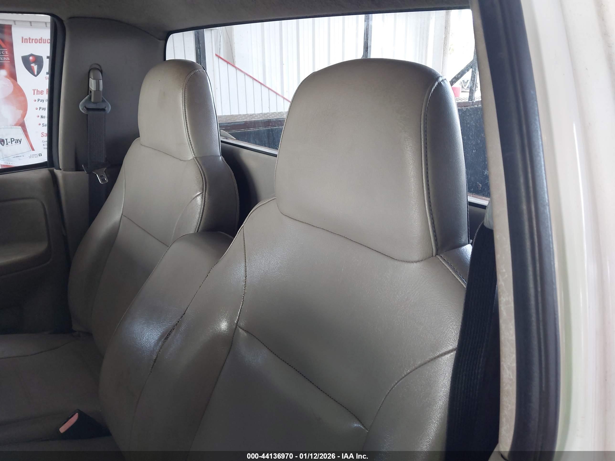 CHEVROLET COLORADO image 8