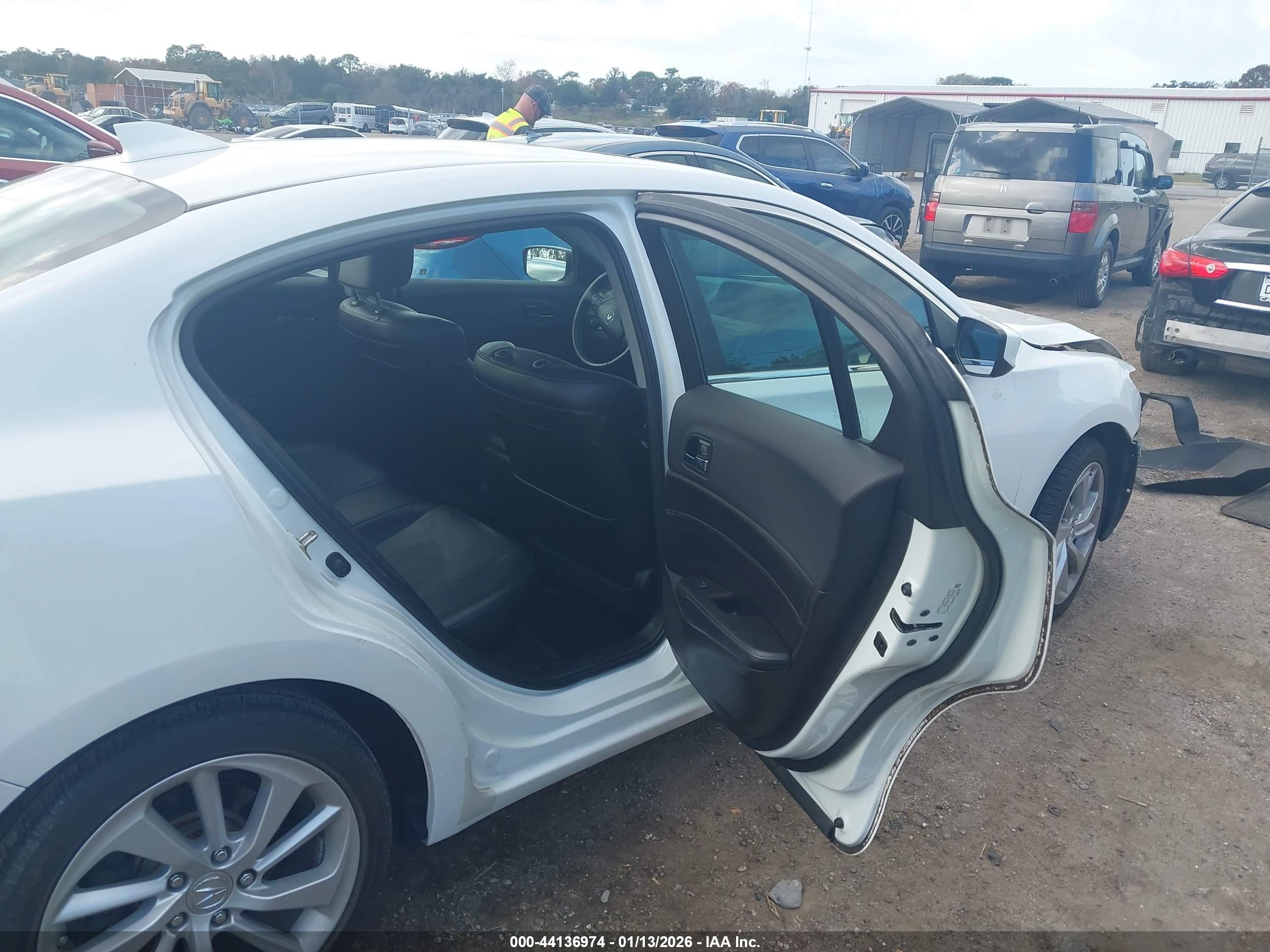 ACURA ILX image 8