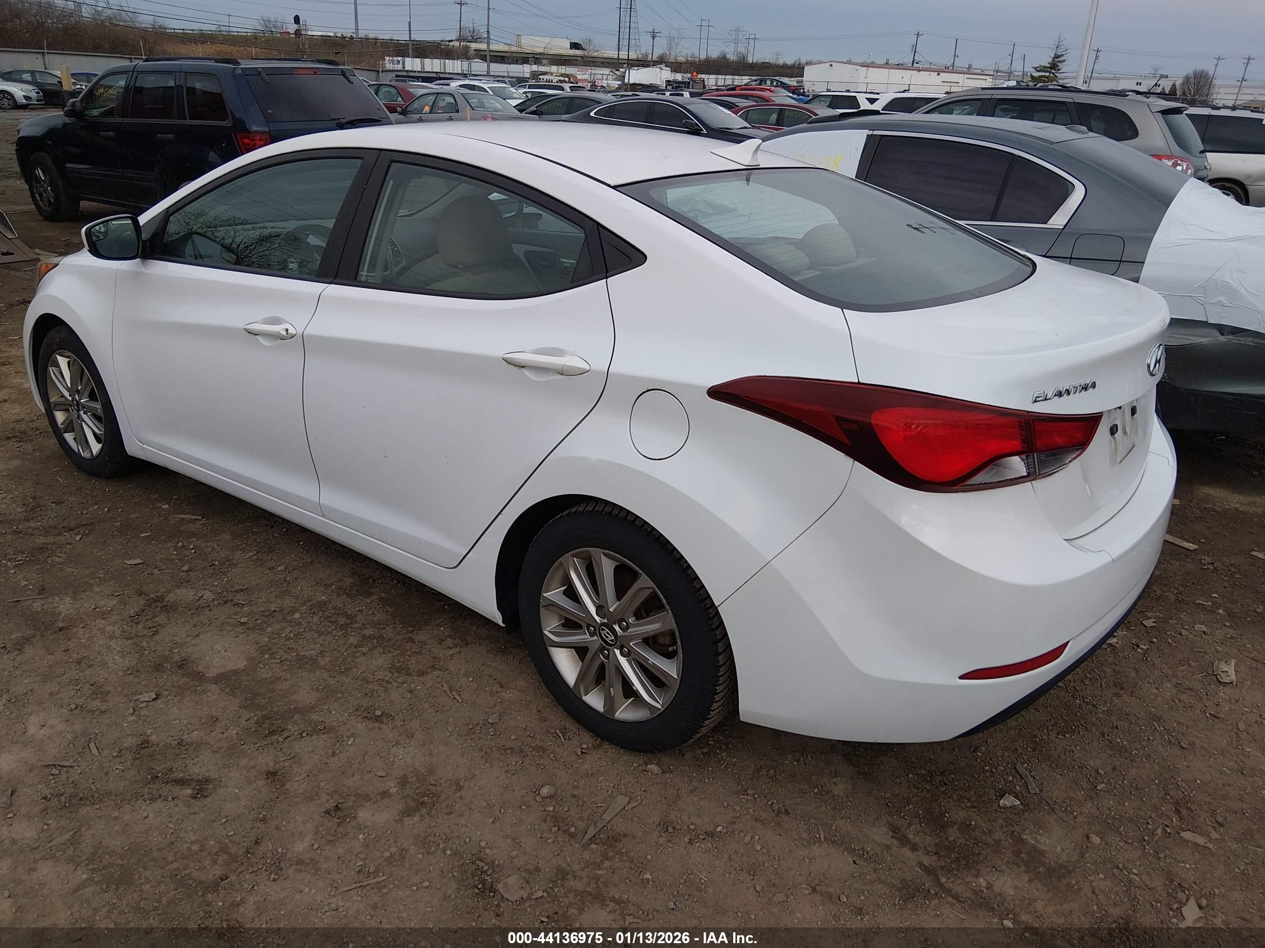 HYUNDAI ELANTRA image 3
