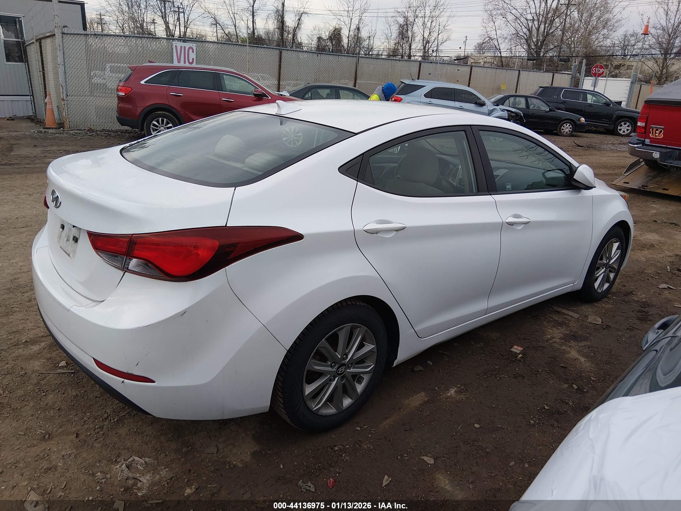 HYUNDAI ELANTRA image 4