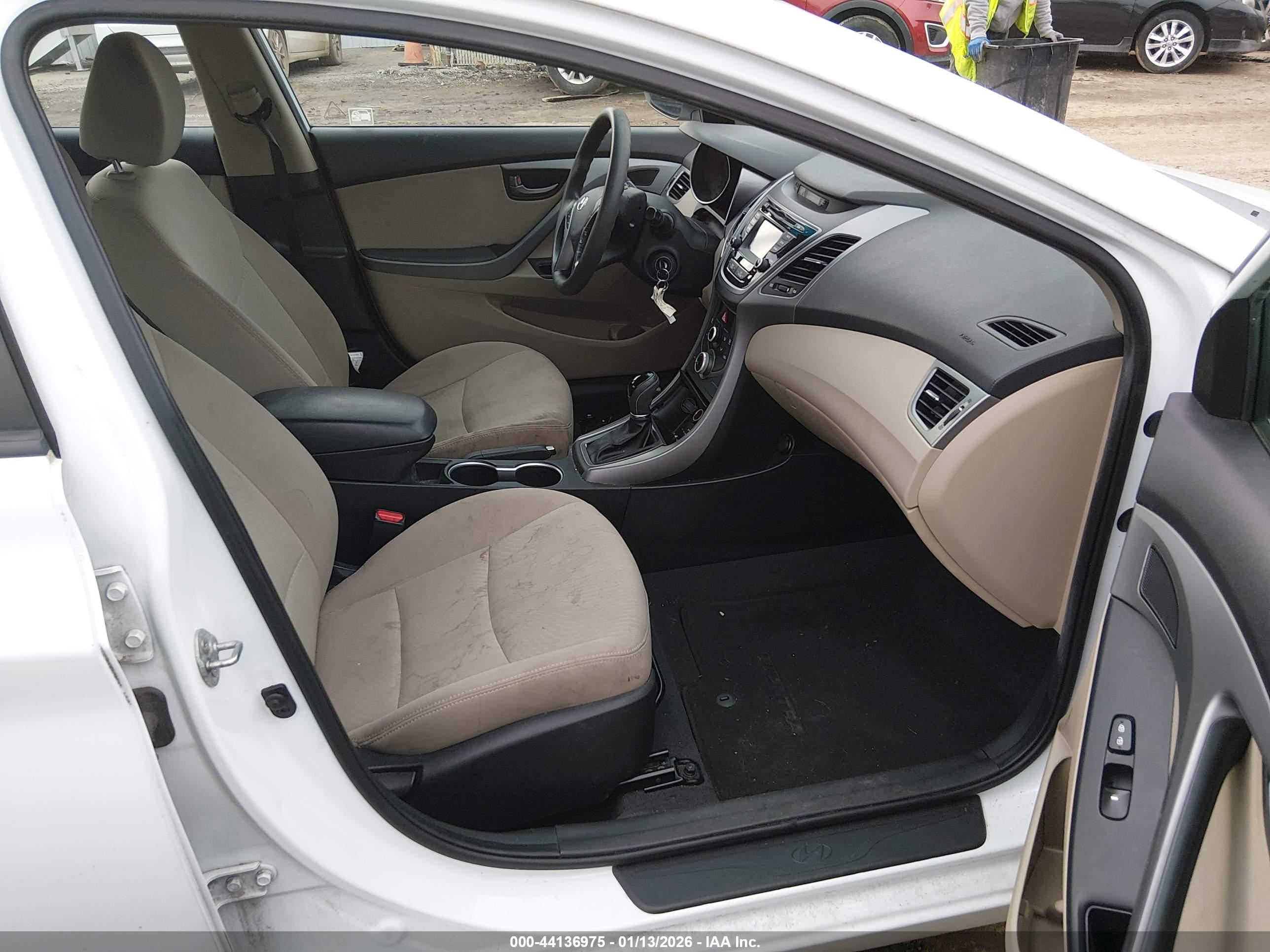 HYUNDAI ELANTRA image 5