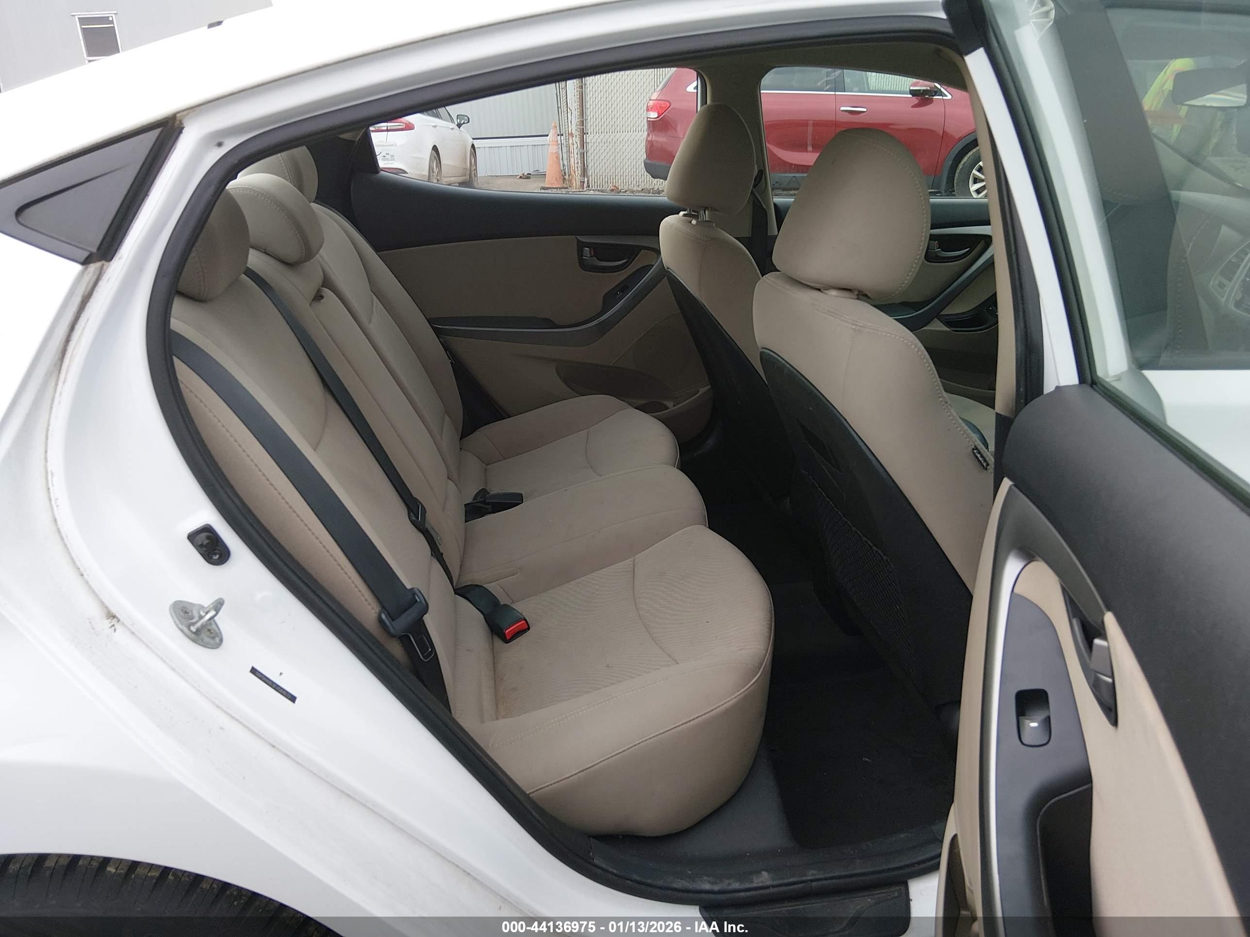 HYUNDAI ELANTRA image 8