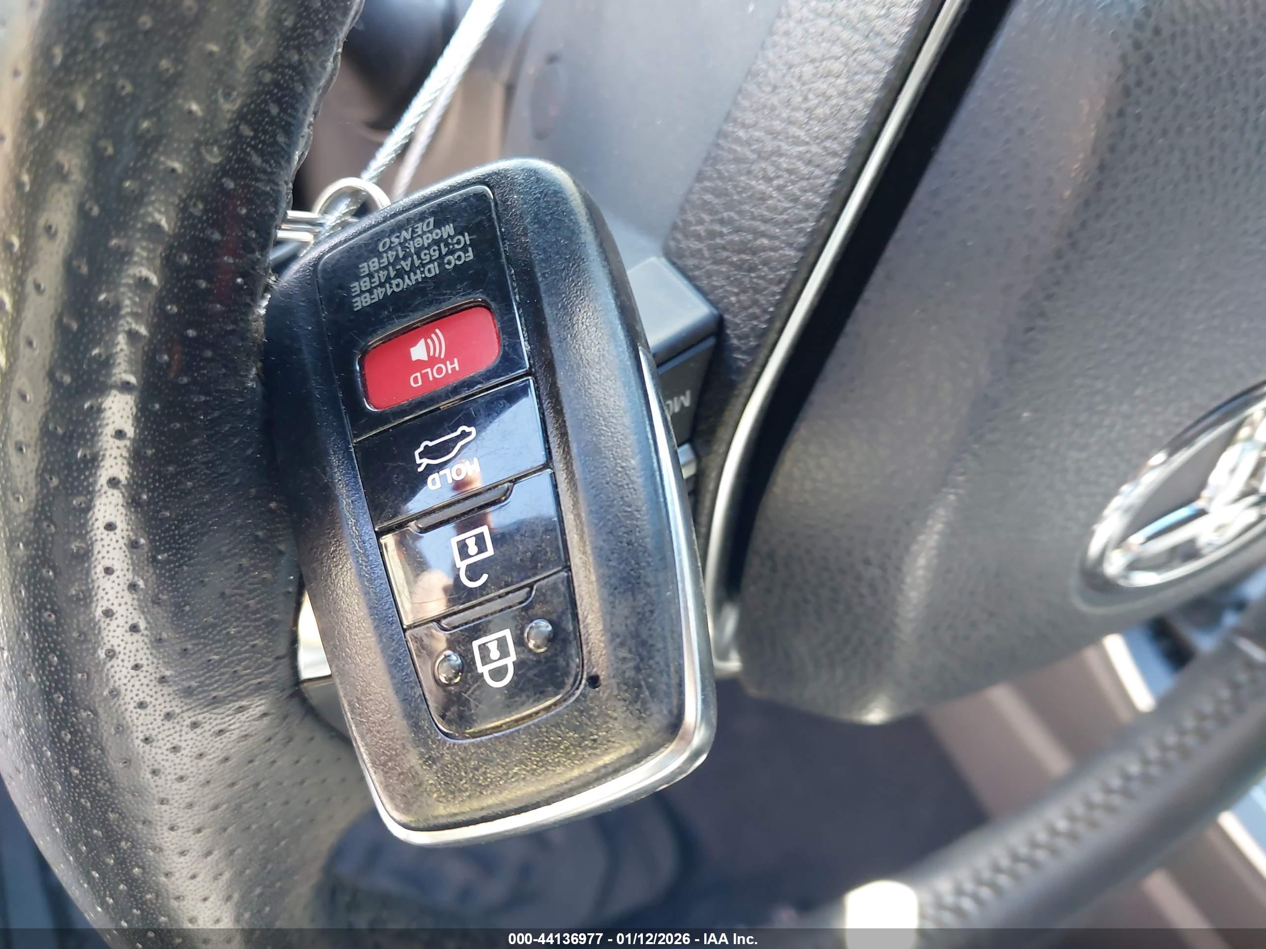 TOYOTA AVALON image 11