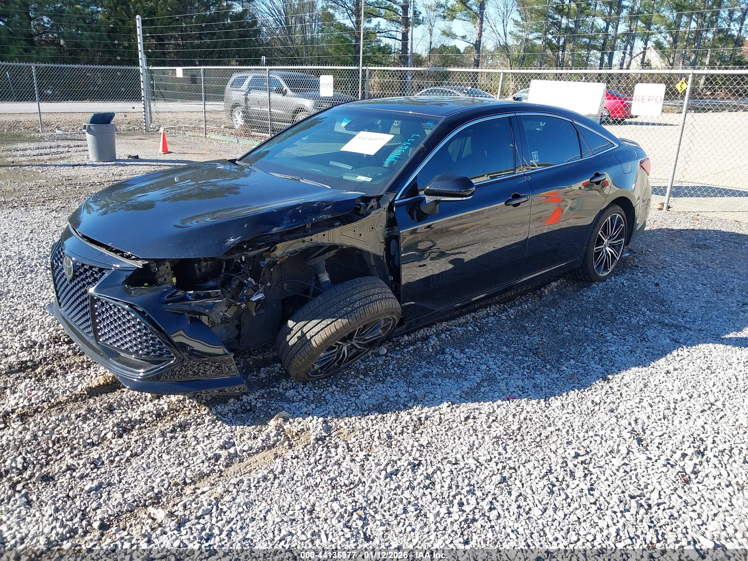 TOYOTA AVALON image 2