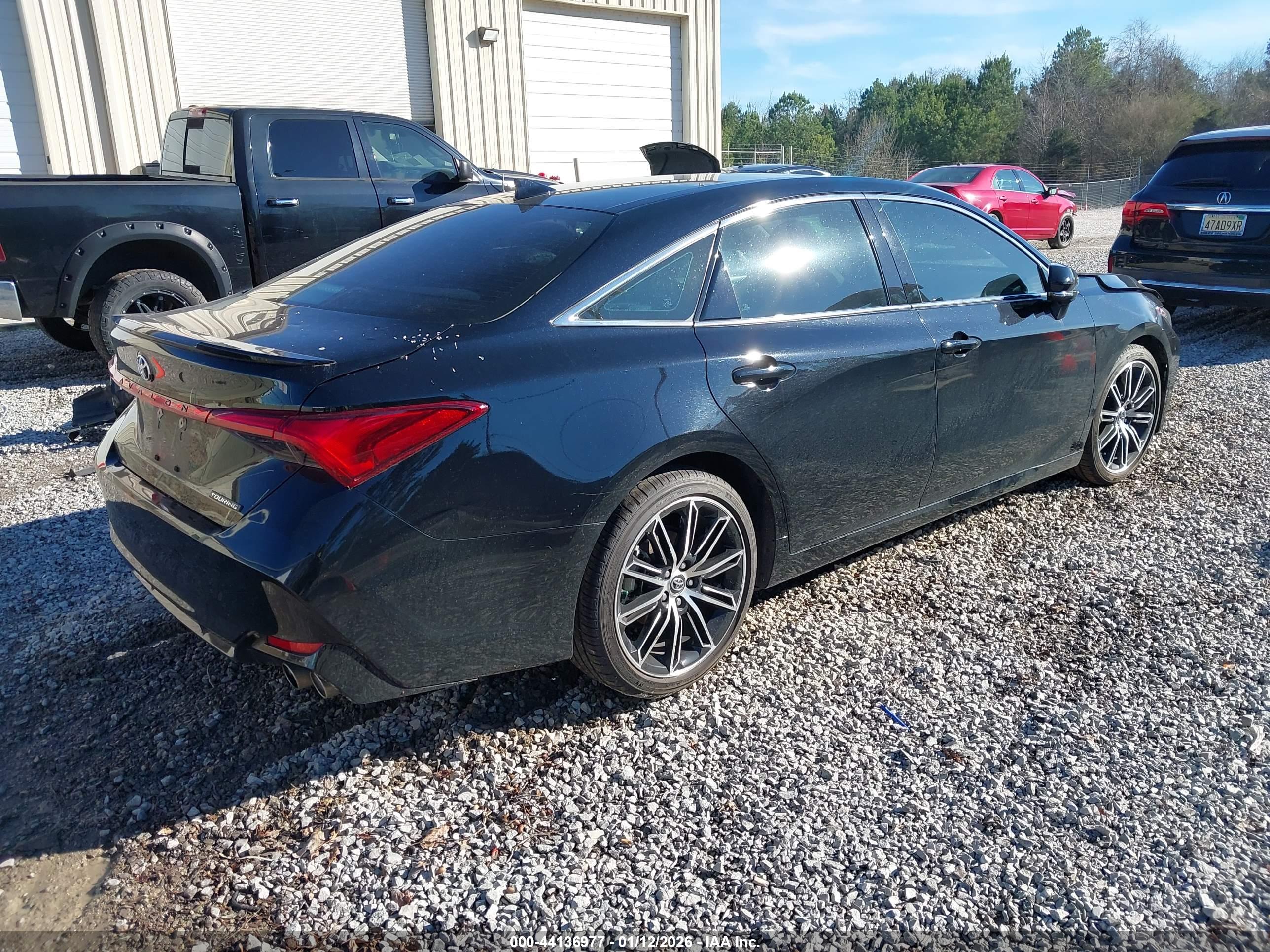 TOYOTA AVALON image 4