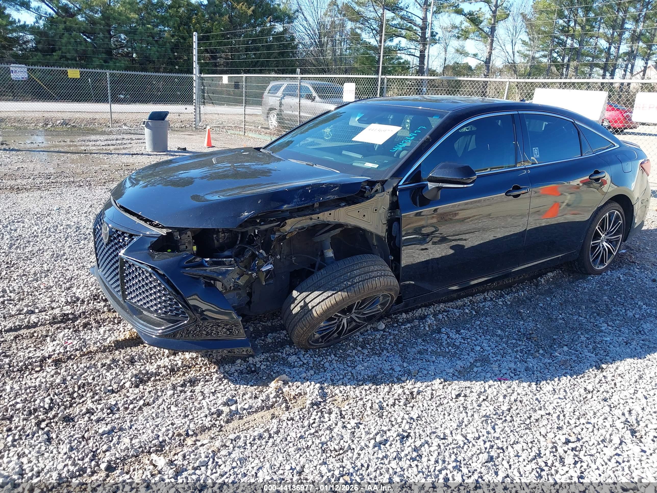 TOYOTA AVALON image 6