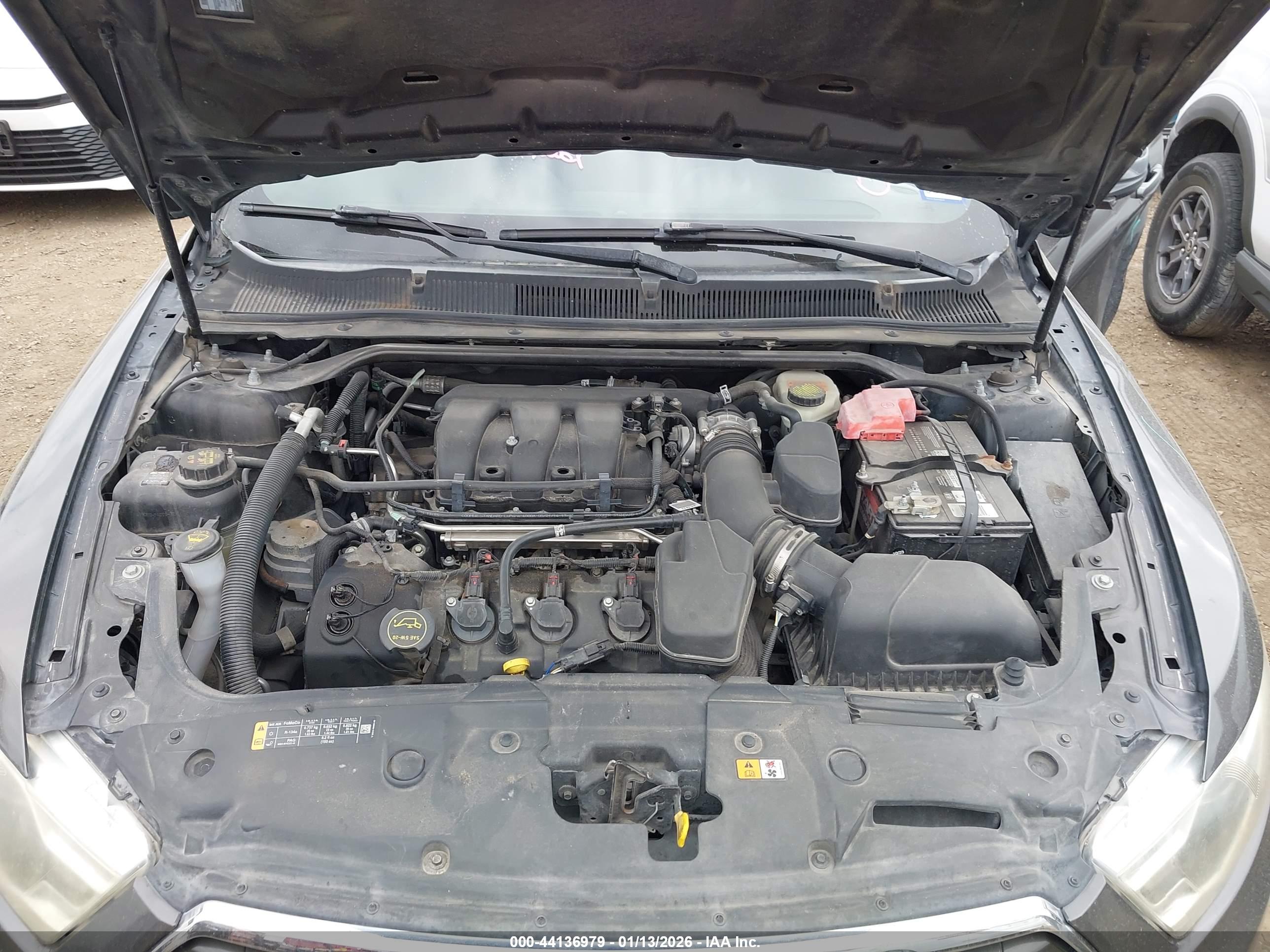 FORD TAURUS image 10