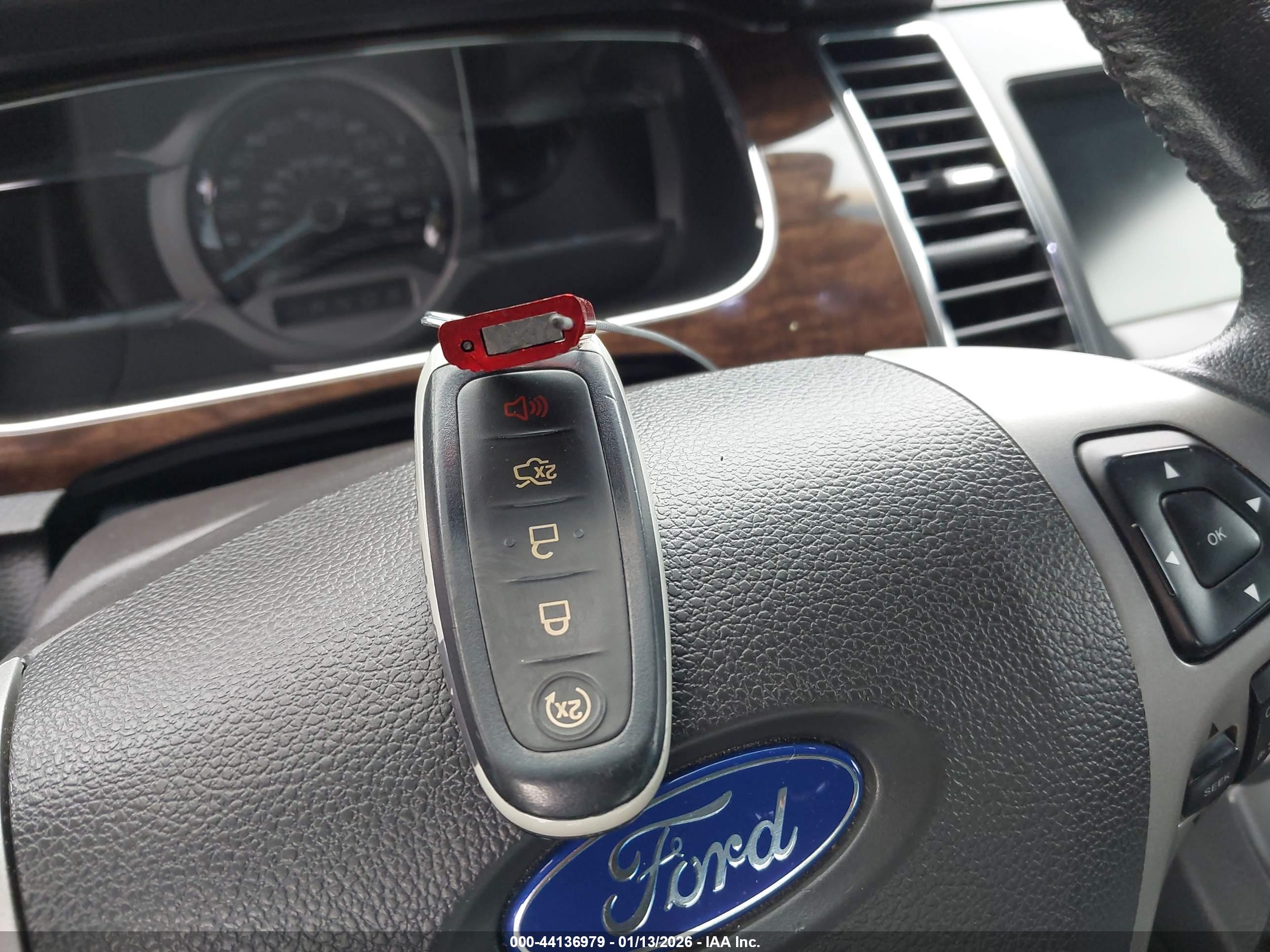 FORD TAURUS image 11