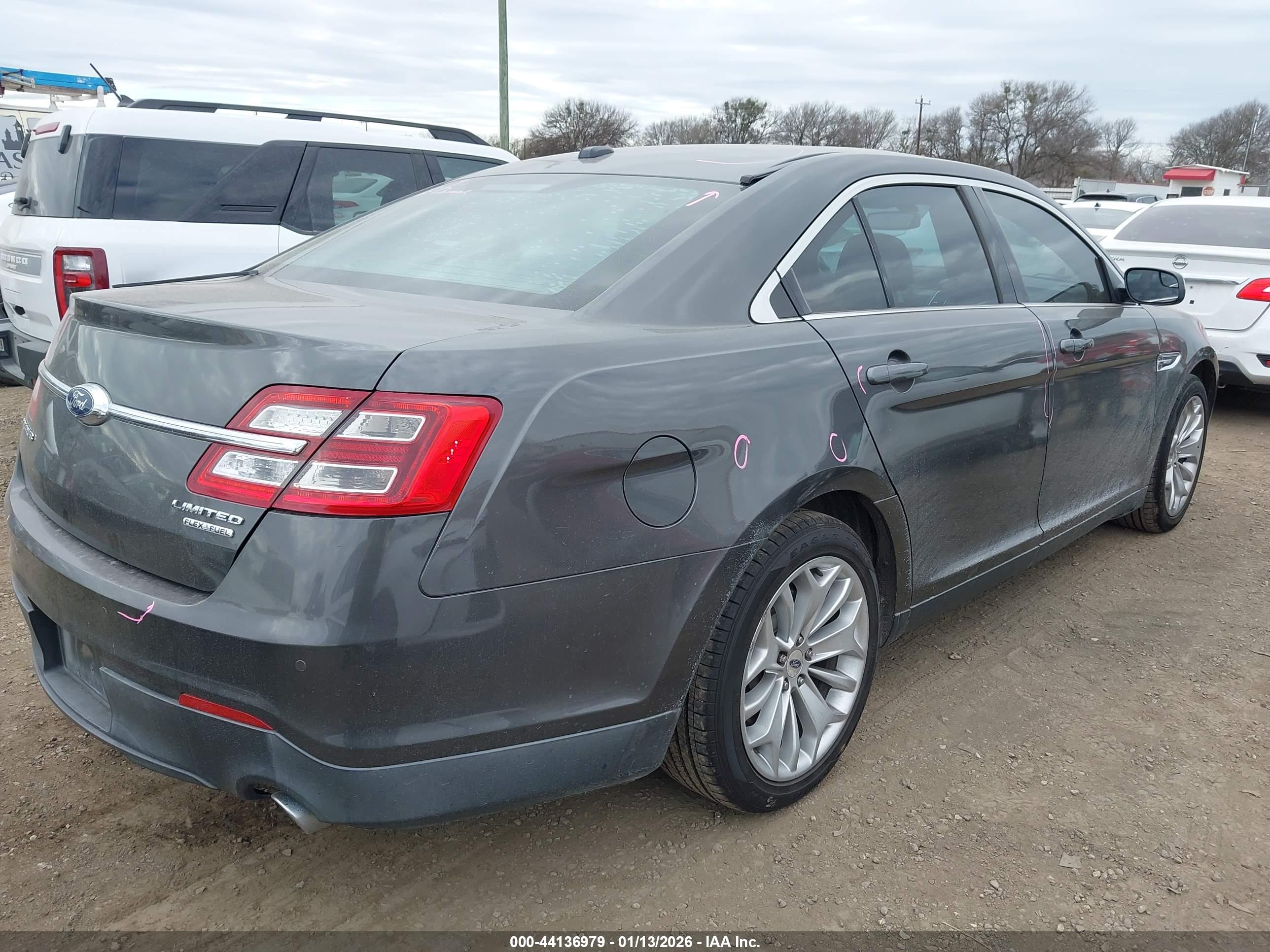 FORD TAURUS image 4