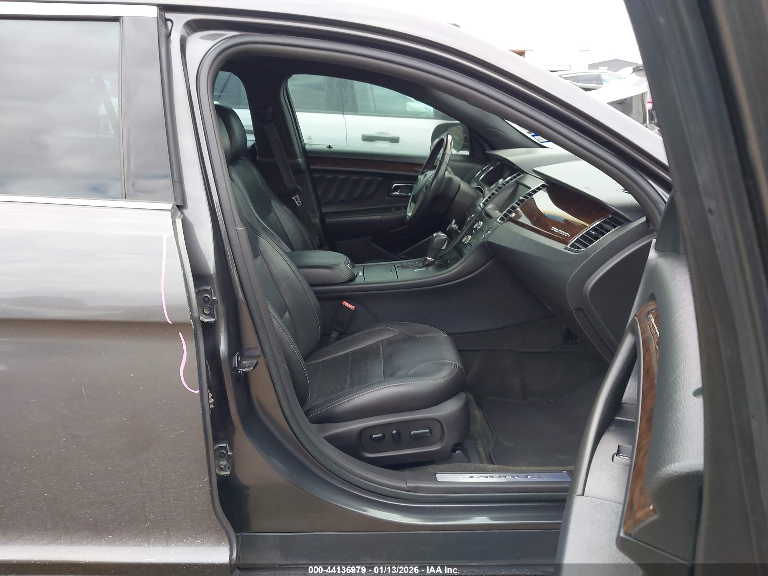 FORD TAURUS image 5
