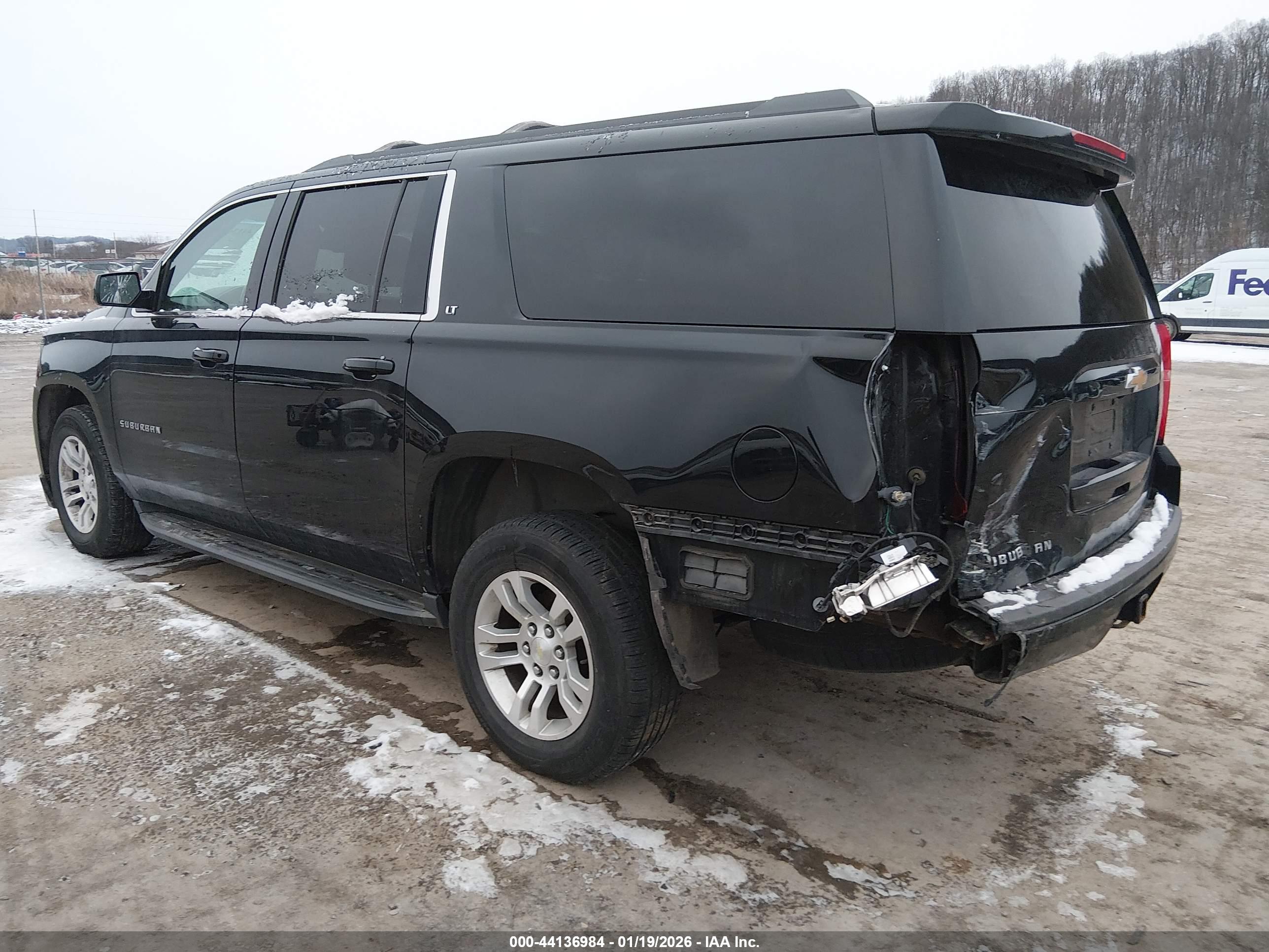 CHEVROLET SUBURBAN image 3