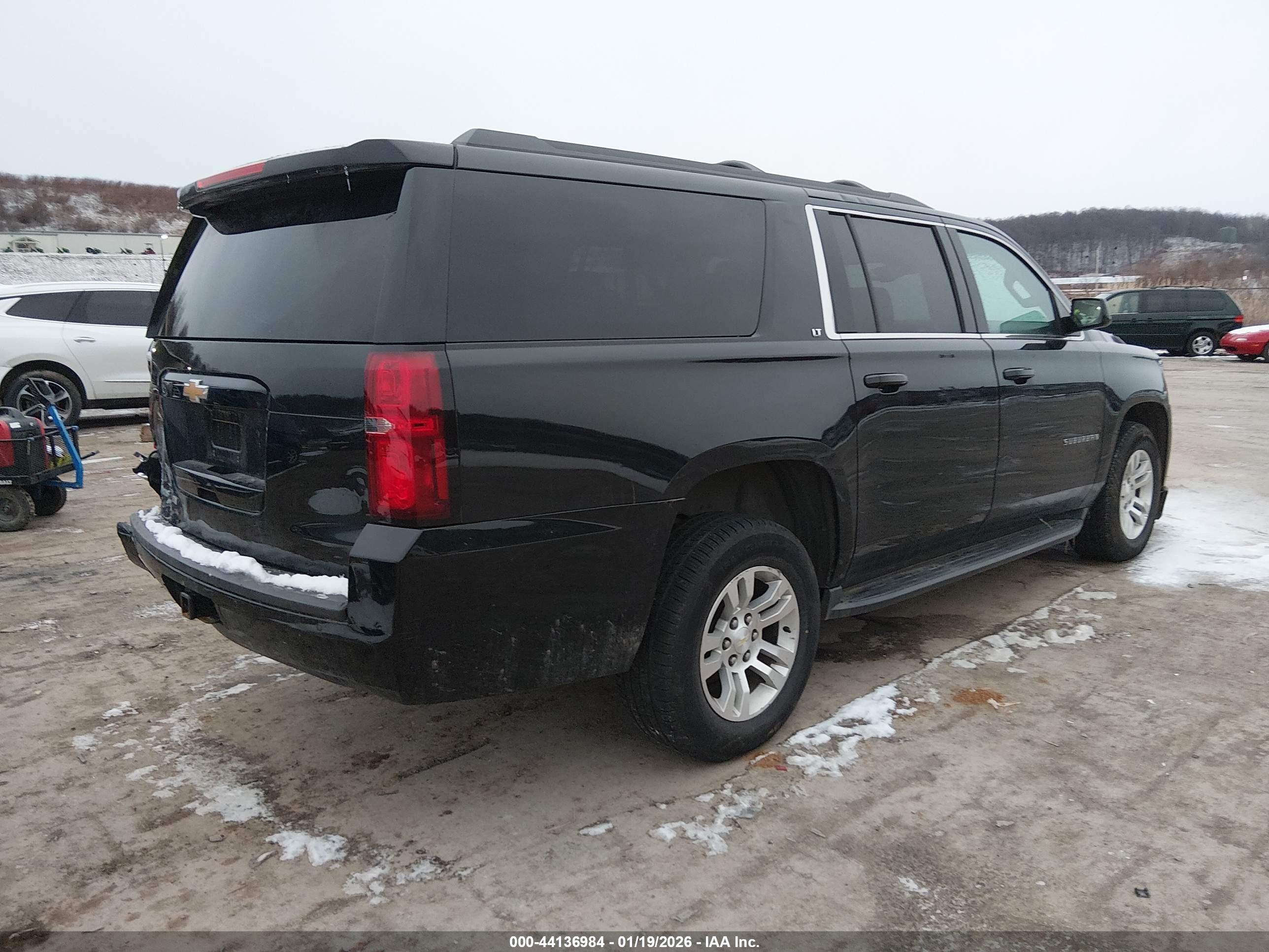 CHEVROLET SUBURBAN image 4