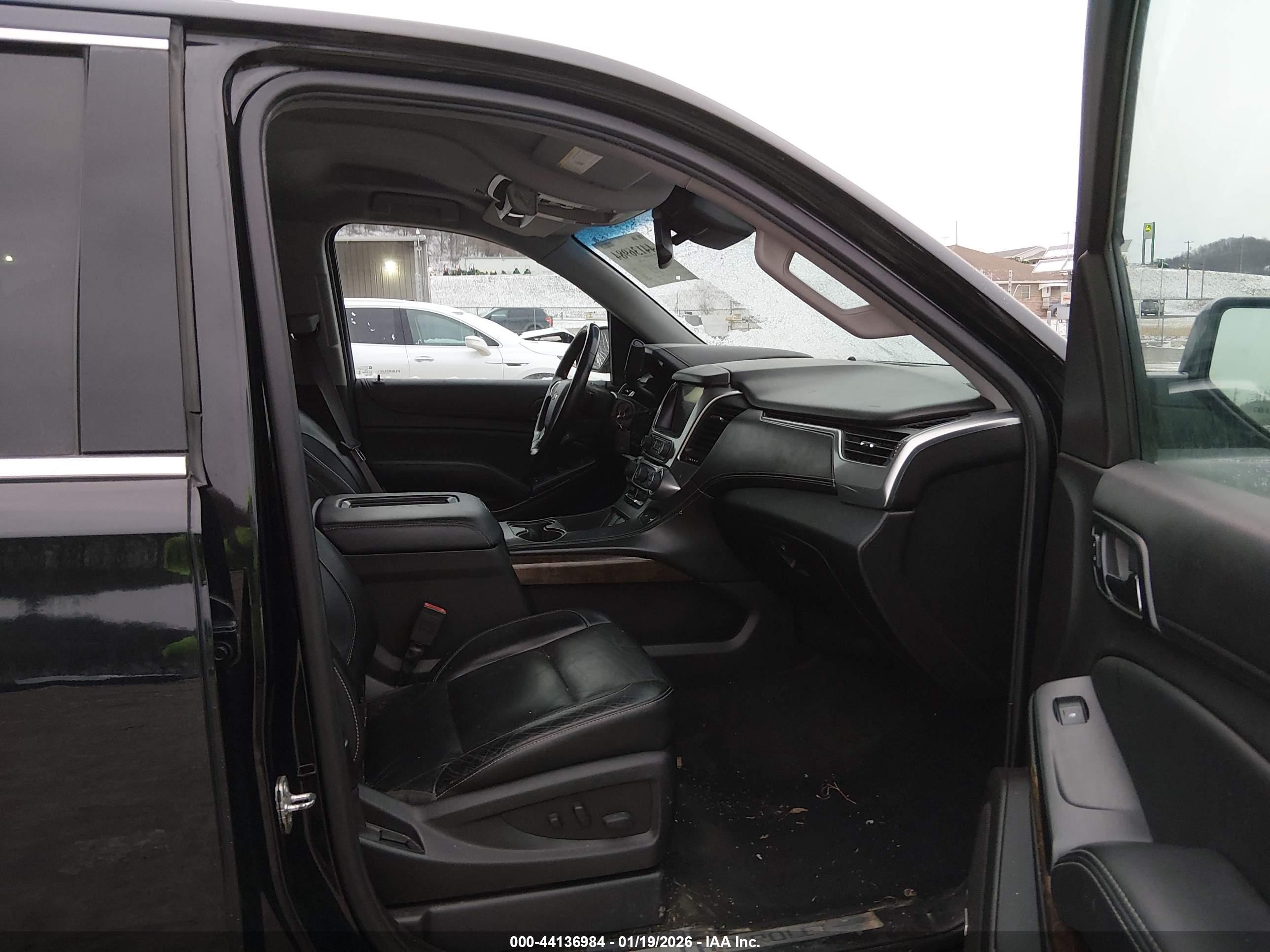 CHEVROLET SUBURBAN image 5