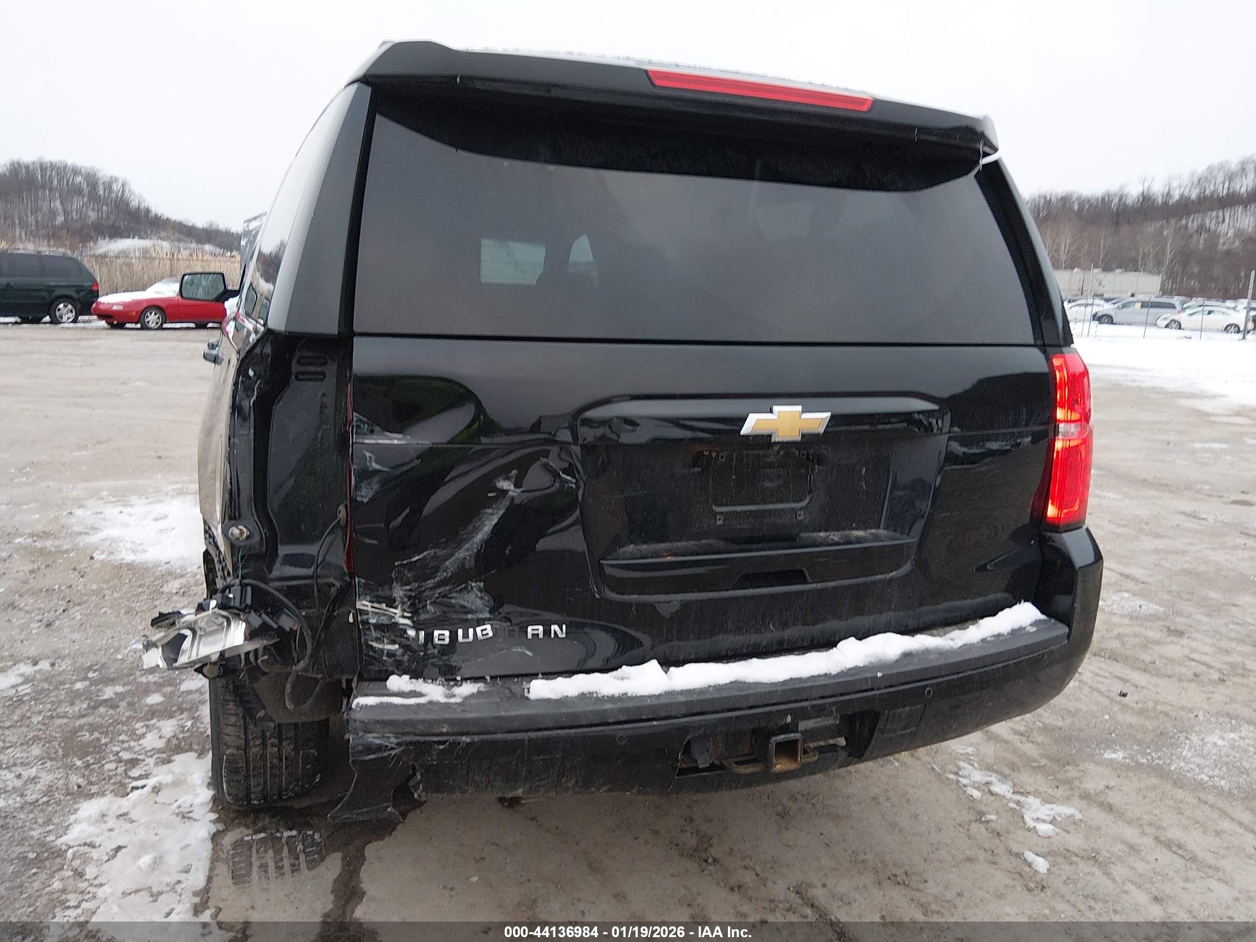 CHEVROLET SUBURBAN image 6