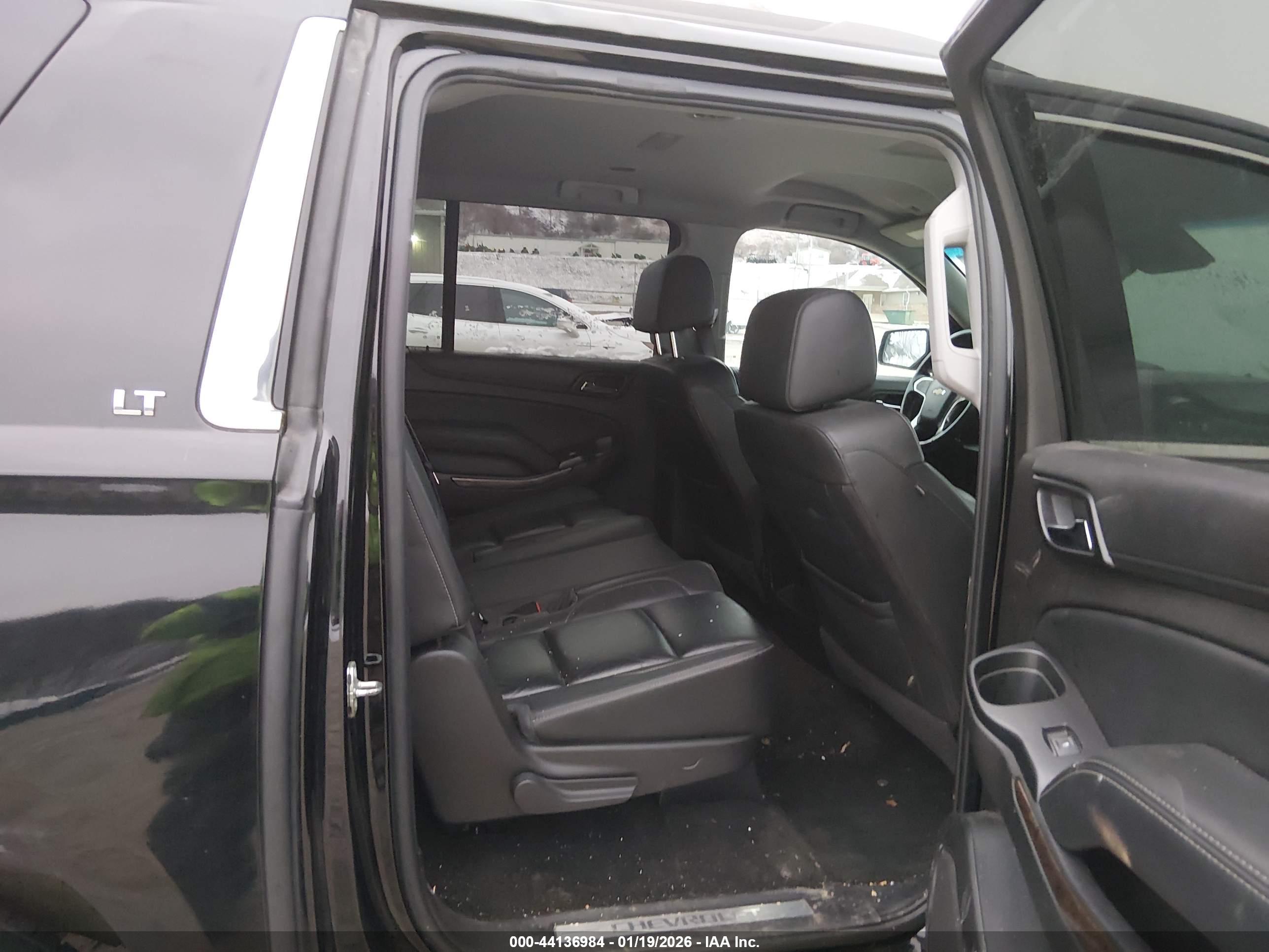 CHEVROLET SUBURBAN image 8