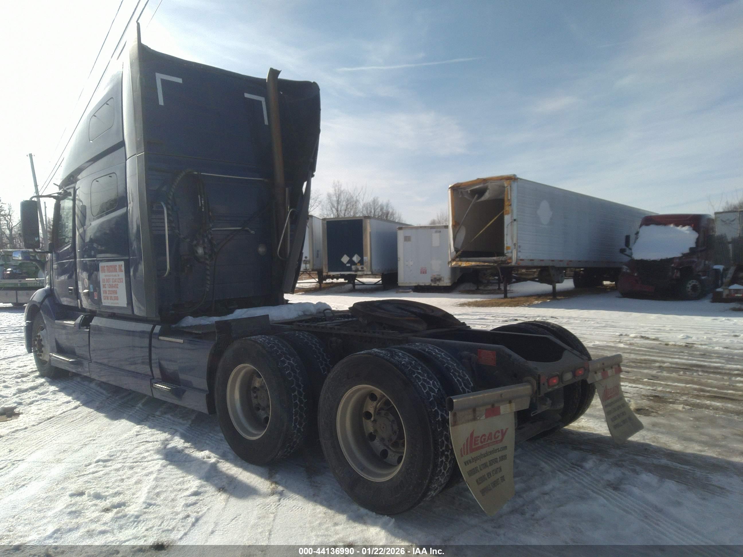 VOLVO VNL image 3