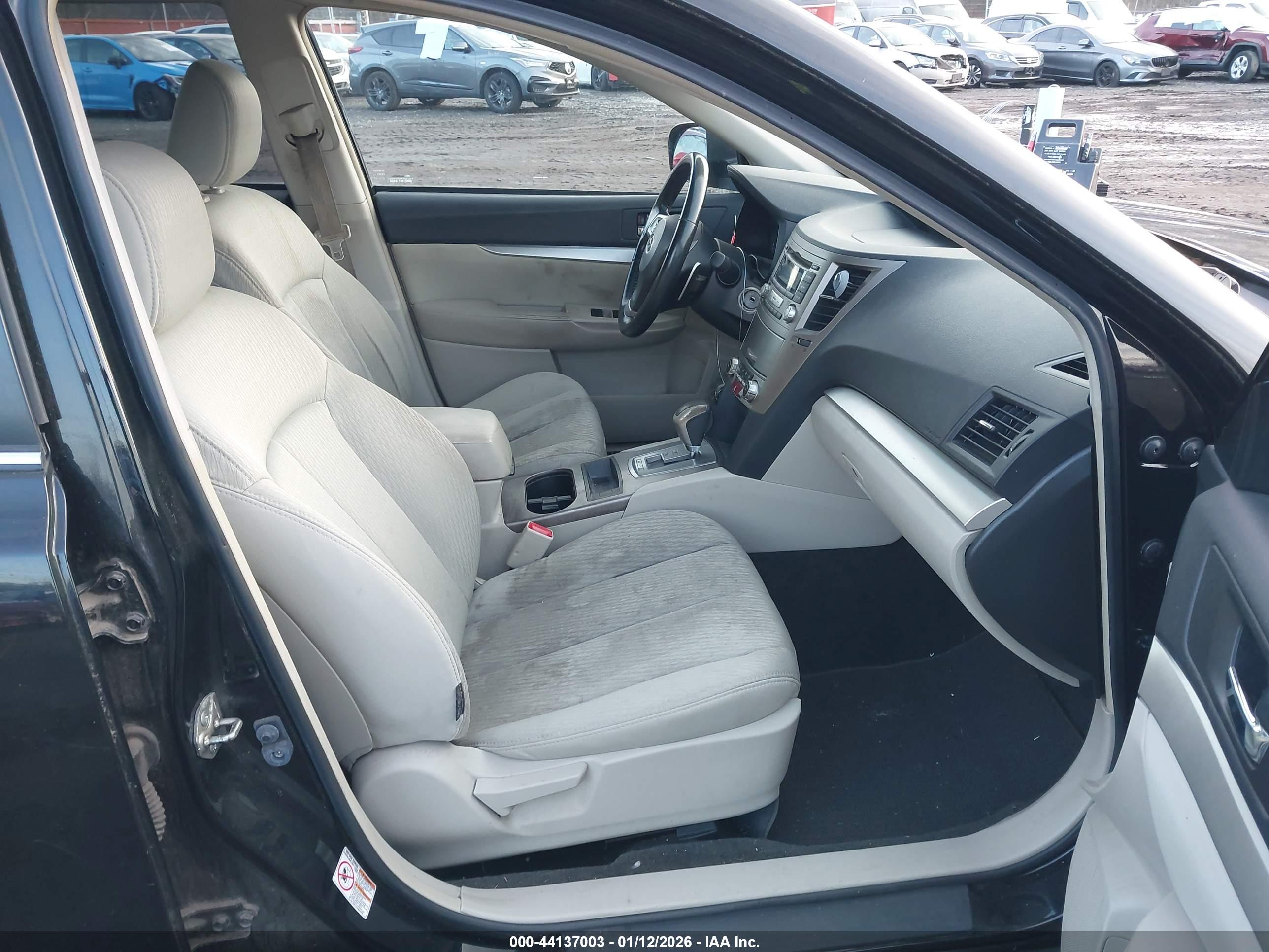 SUBARU OUTBACK image 5