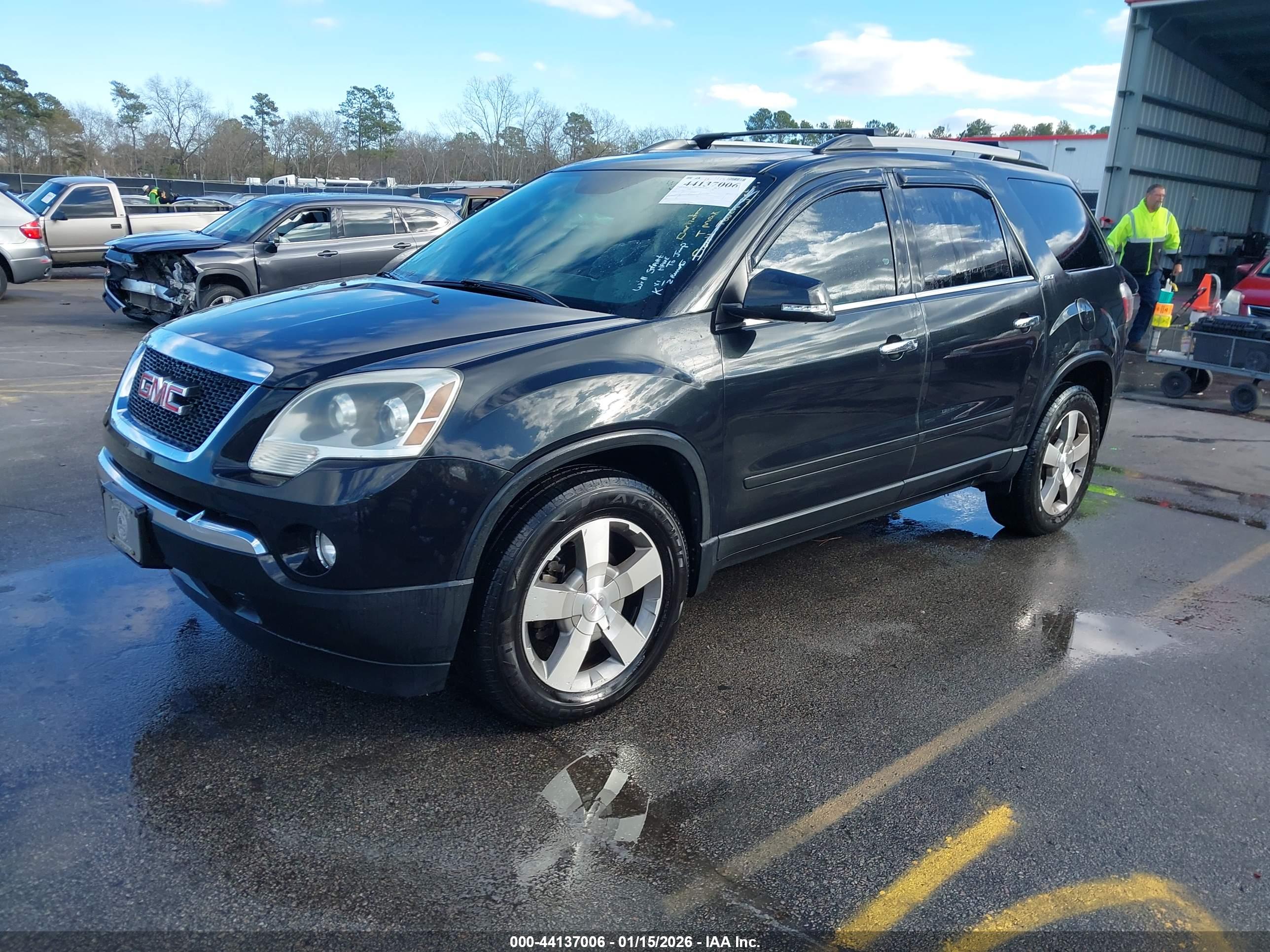 GMC ACADIA image 2